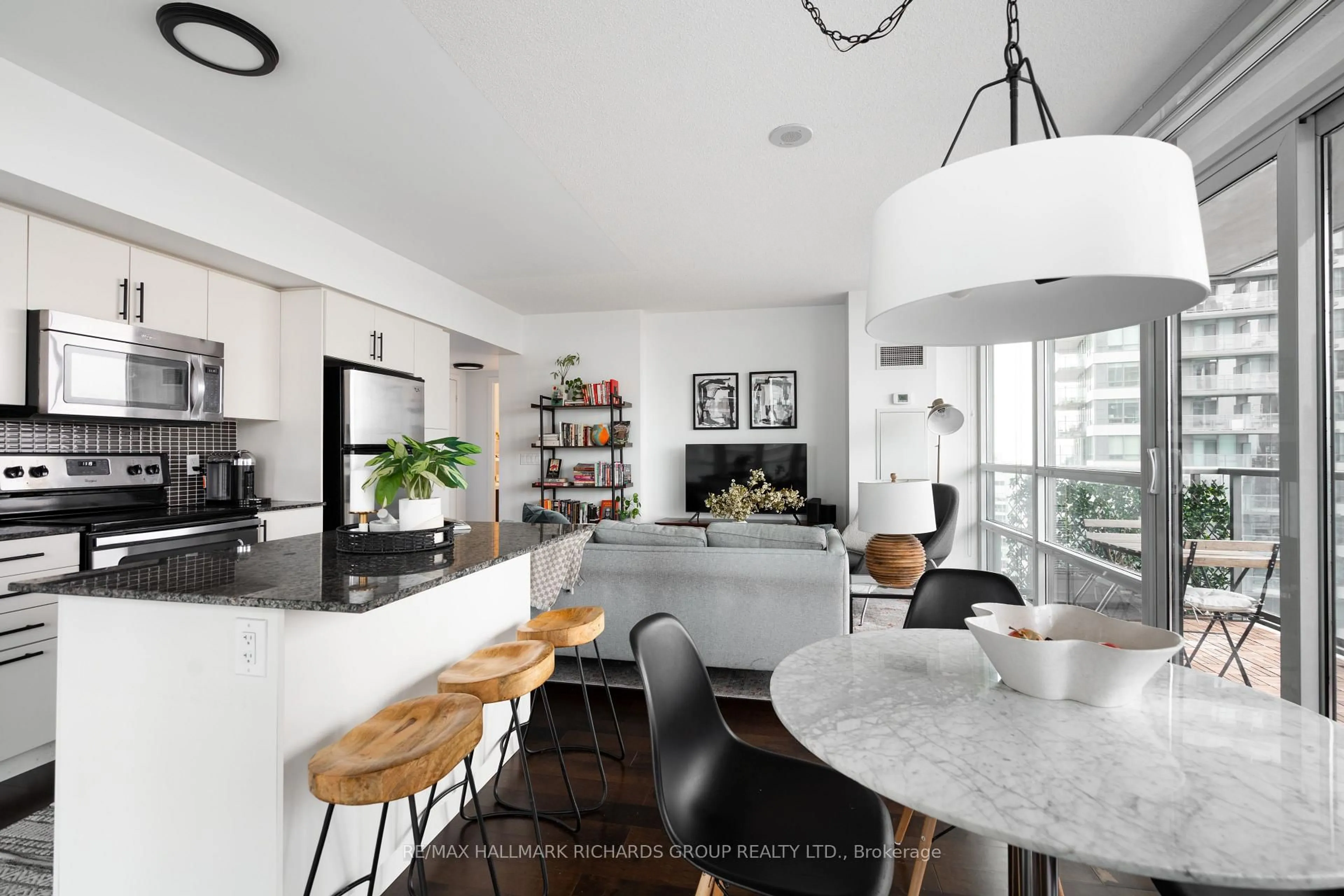 Open concept kitchen, unknown for 2230 Lake Shore Blvd #1604, Toronto Ontario M8V 0B2