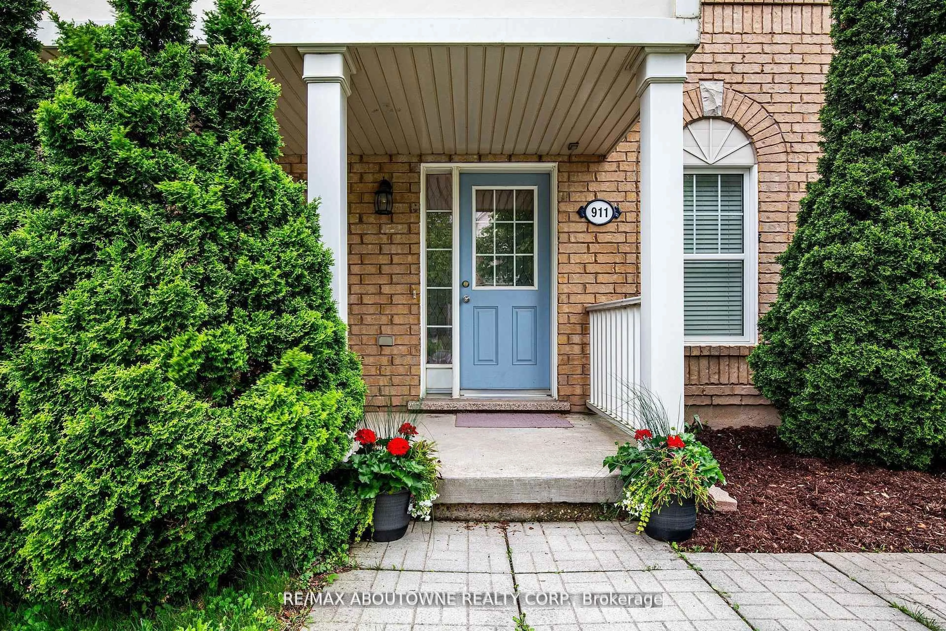 Indoor entryway for 911 Deverell Pl, Milton Ontario L9T 0M2