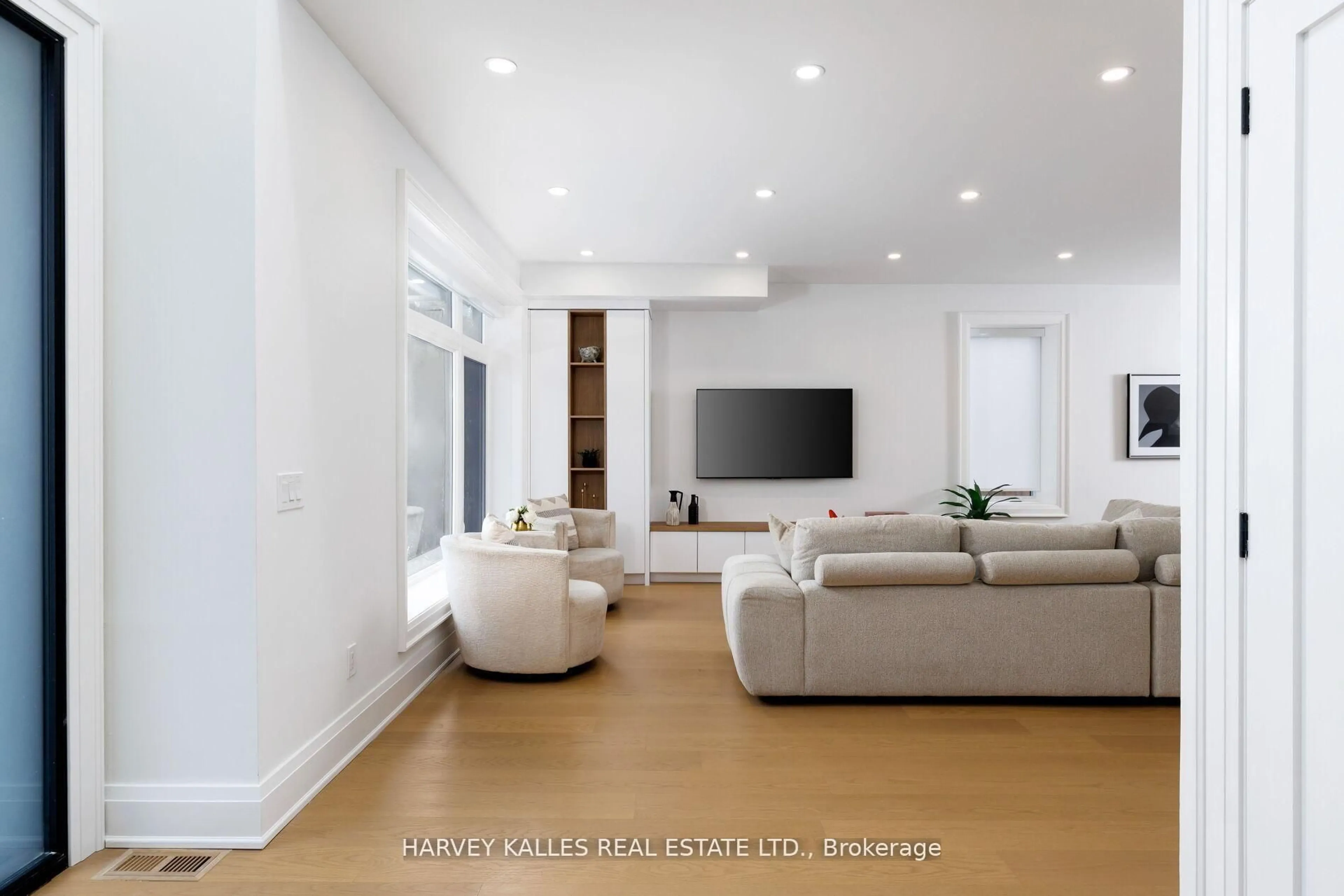 Living room with furniture, unknown for 90 GREAT OAK Dr, Toronto Ontario M9A 1N5