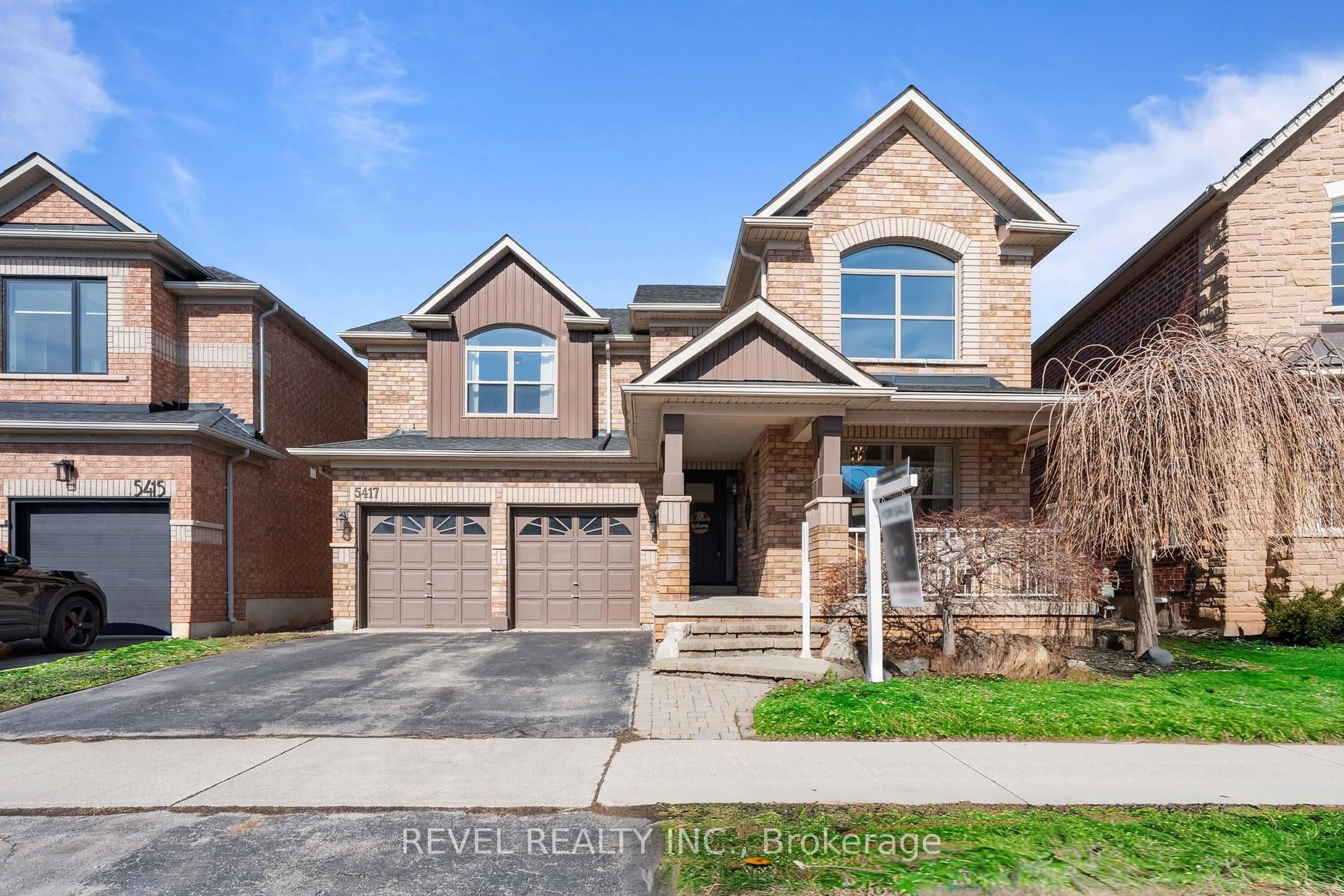 Home with brick exterior material, street for 5417 Blue Spruce Ave, Burlington Ontario L7L 7C5