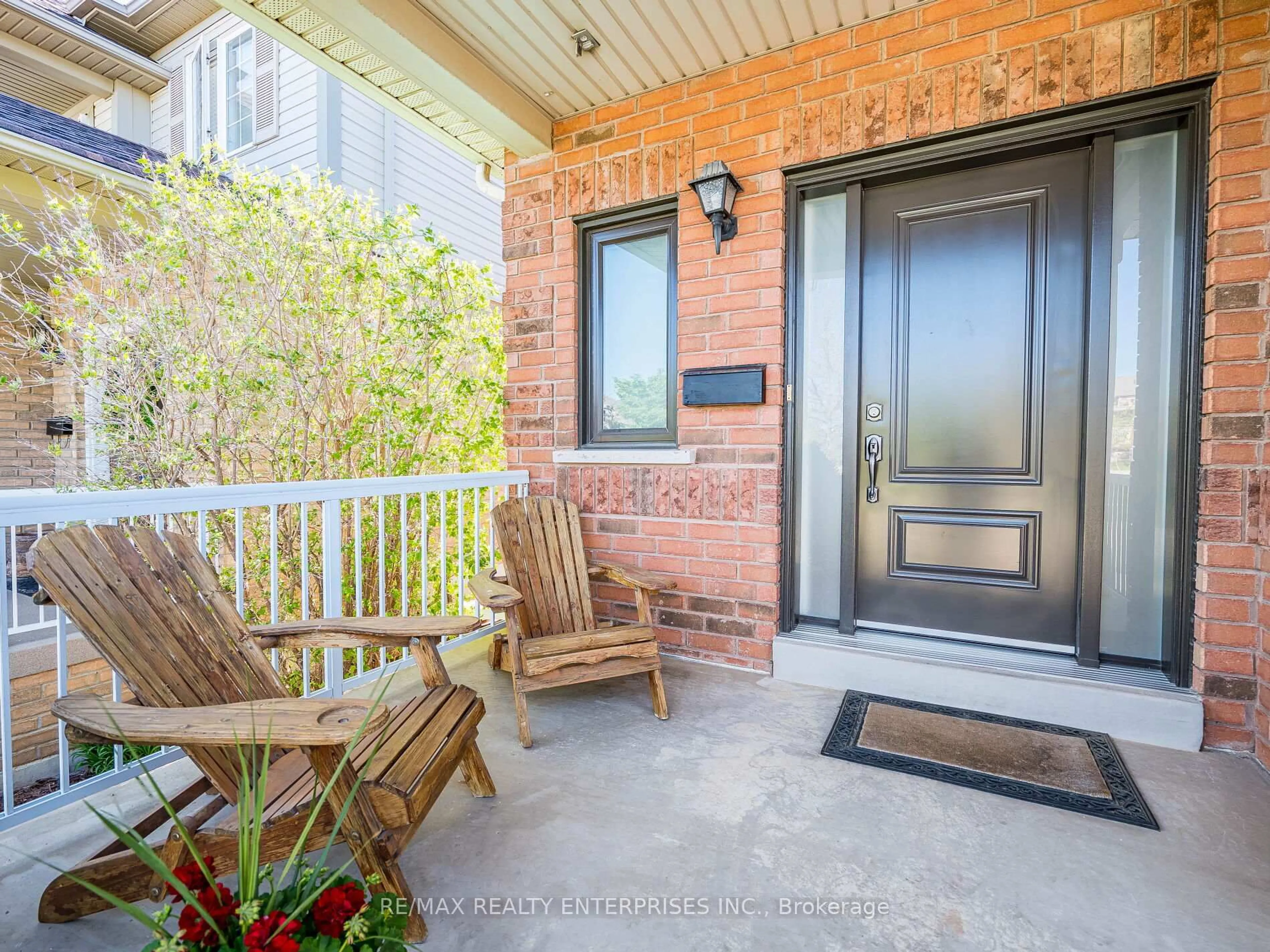 Indoor entryway for 256 Sherwood Rd, Milton Ontario L9T 7C3
