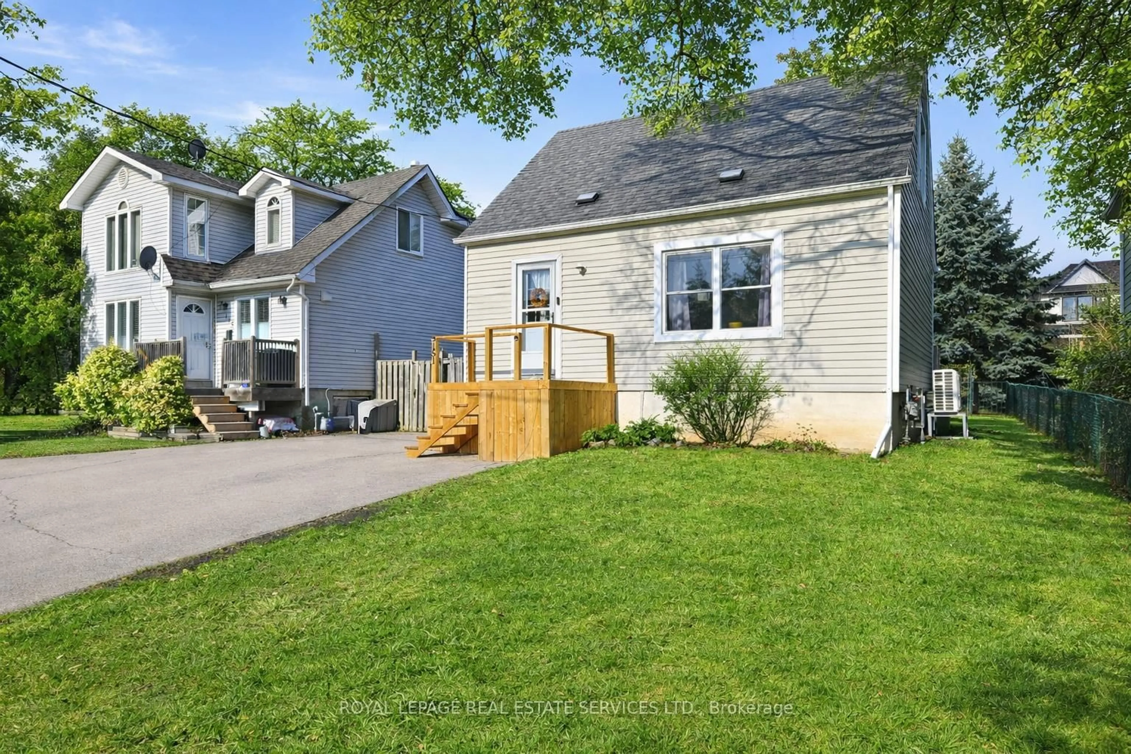 Home with vinyl exterior material, street for 151 Westside Dr, Oakville Ontario L6K 1P2