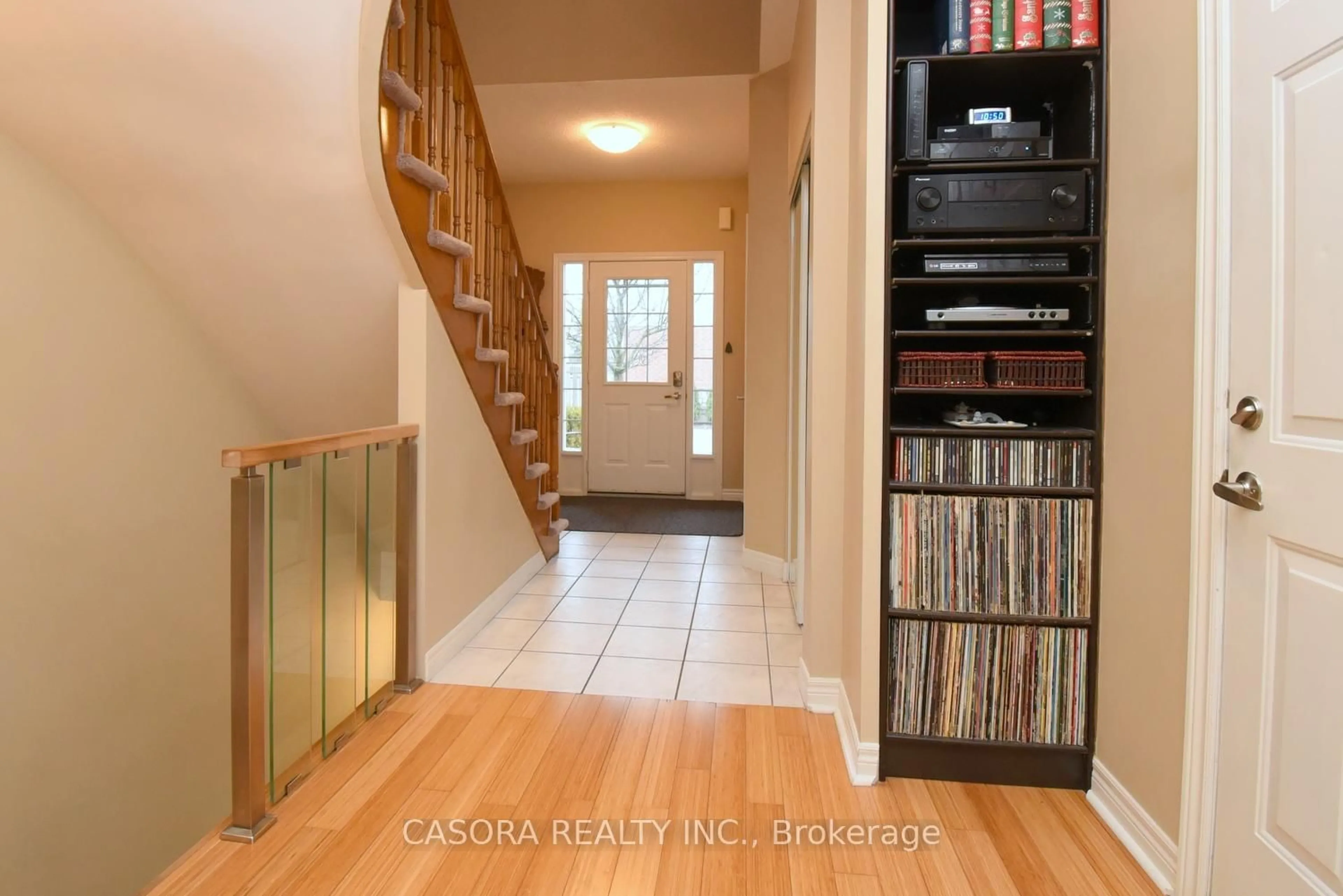 Indoor entryway for 2229 WALKERS Line #9, Burlington Ontario L7M 4X4