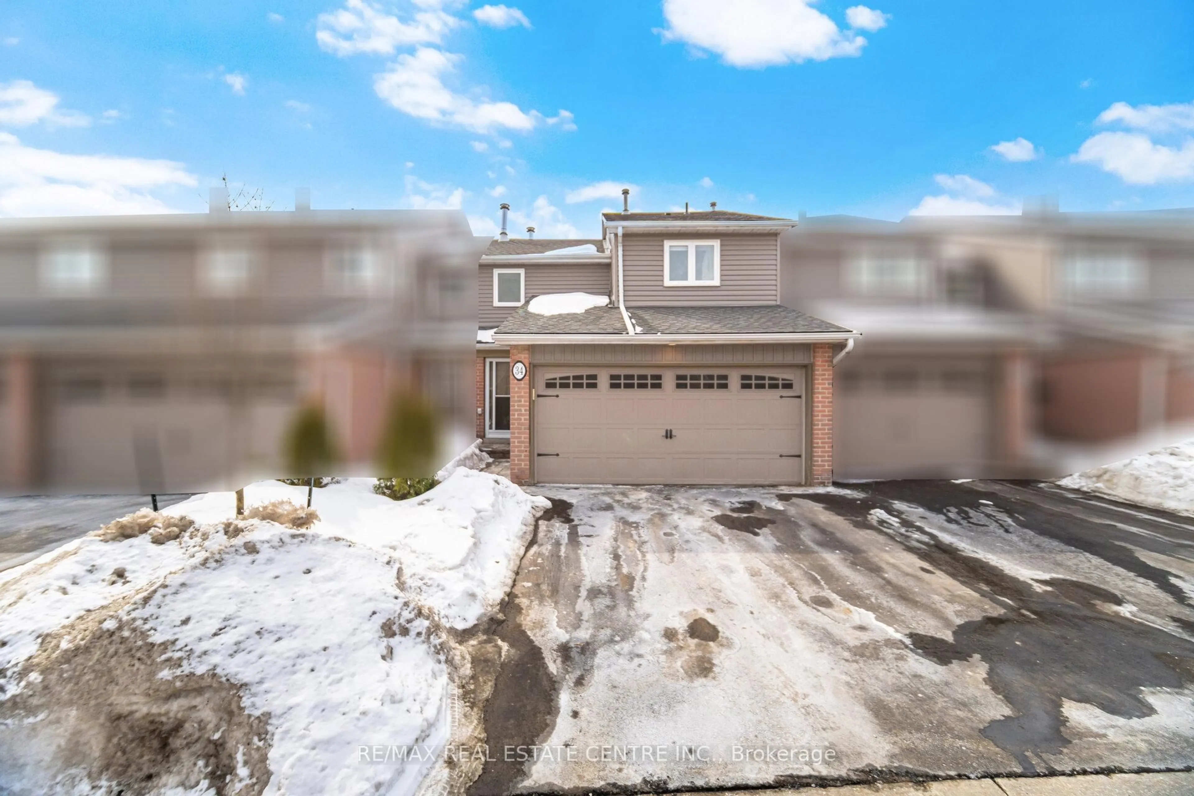 A pic from outside/outdoor area/front of a property/back of a property/a pic from drone, unknown for 3125 Fifth Line West #34, Mississauga Ontario L5L 3S8