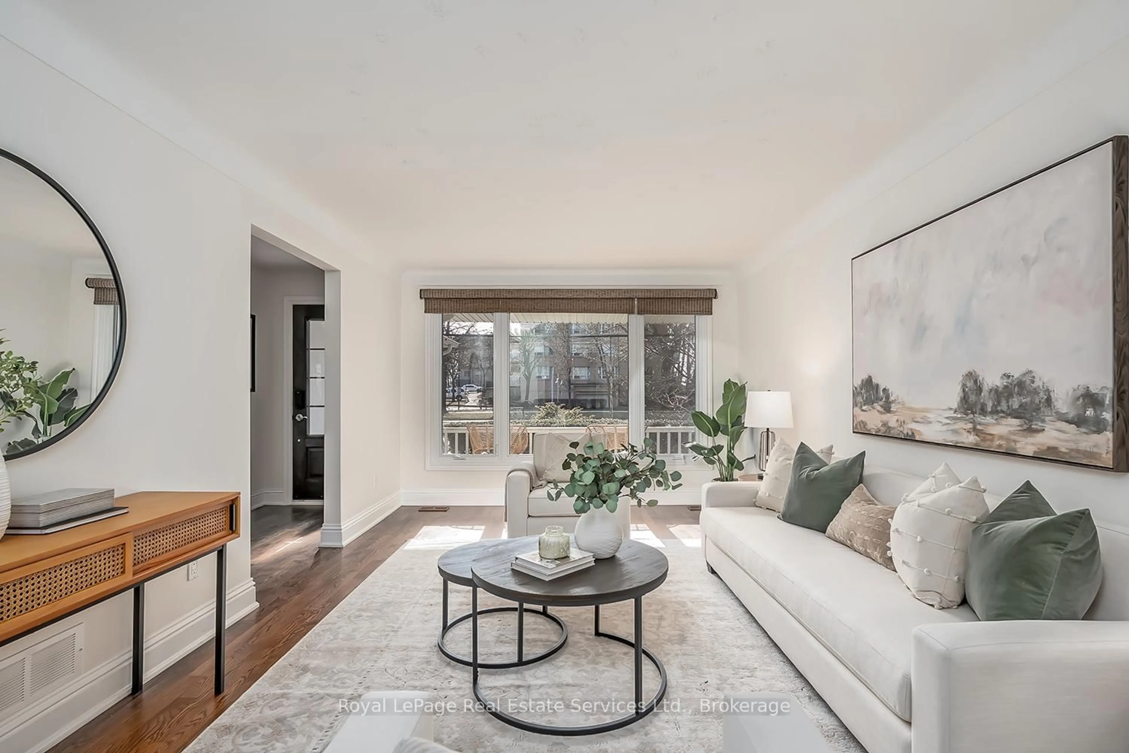 Living room with furniture, unknown for 5193 Lakeshore Rd, Burlington Ontario L7L 1C7