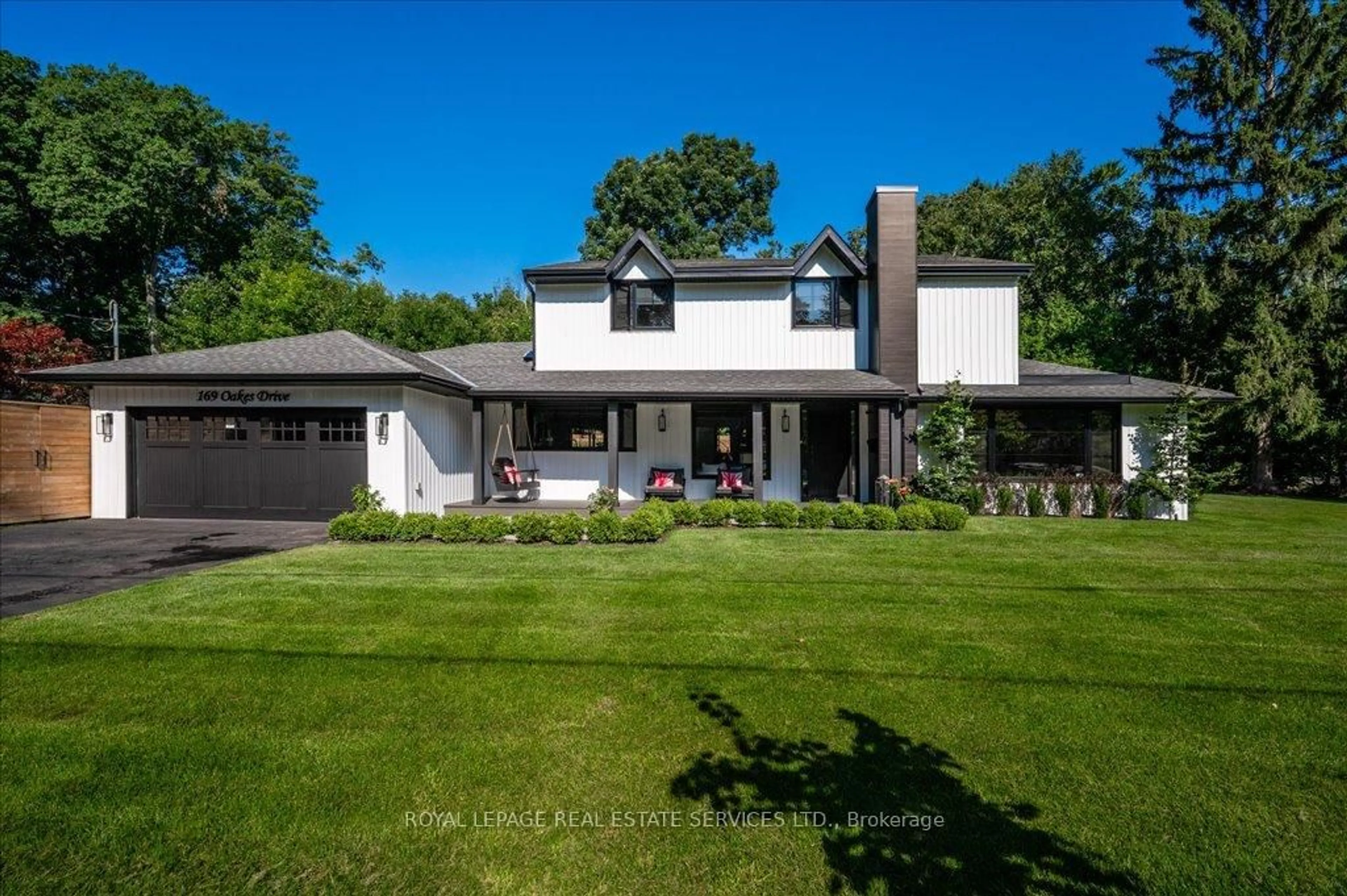 Home with vinyl exterior material, street for 169 Oakes Dr, Mississauga Ontario L5G 3M2