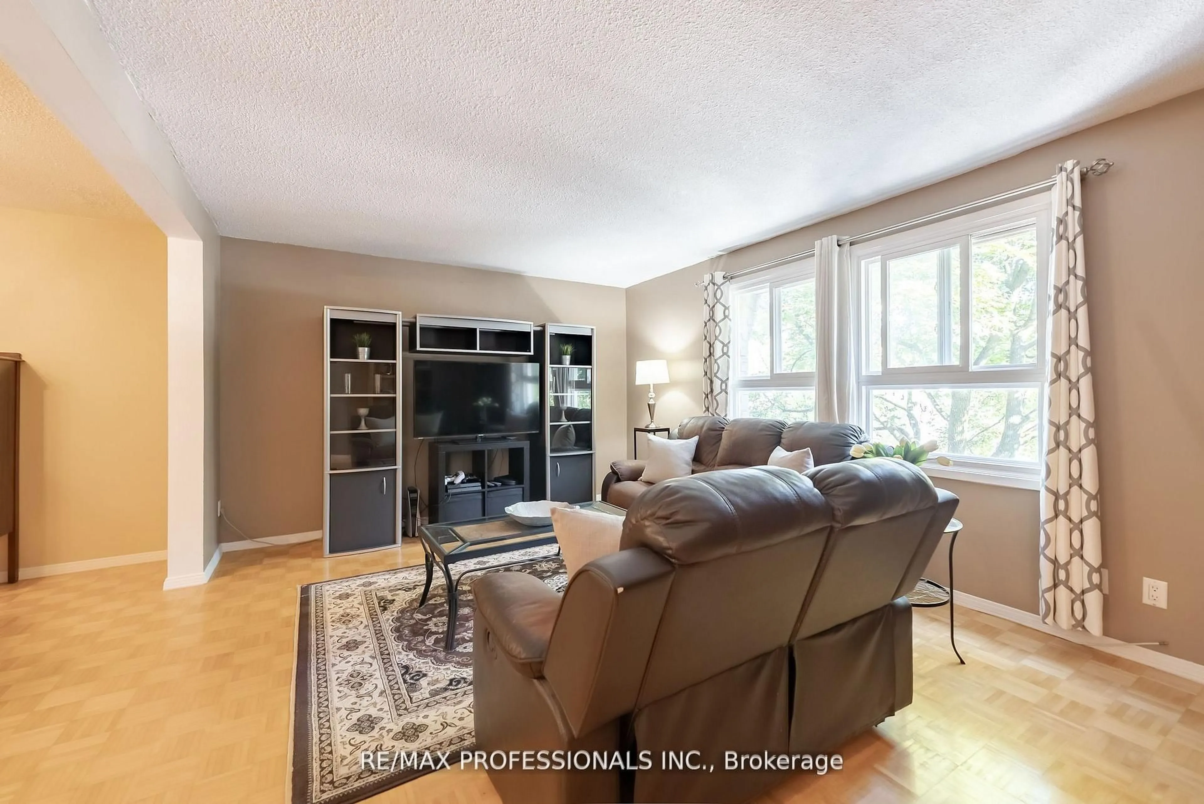 Living room with furniture, wood/laminate floor for 405 Hyacinthe Blvd #65, Mississauga Ontario L5A 3N1