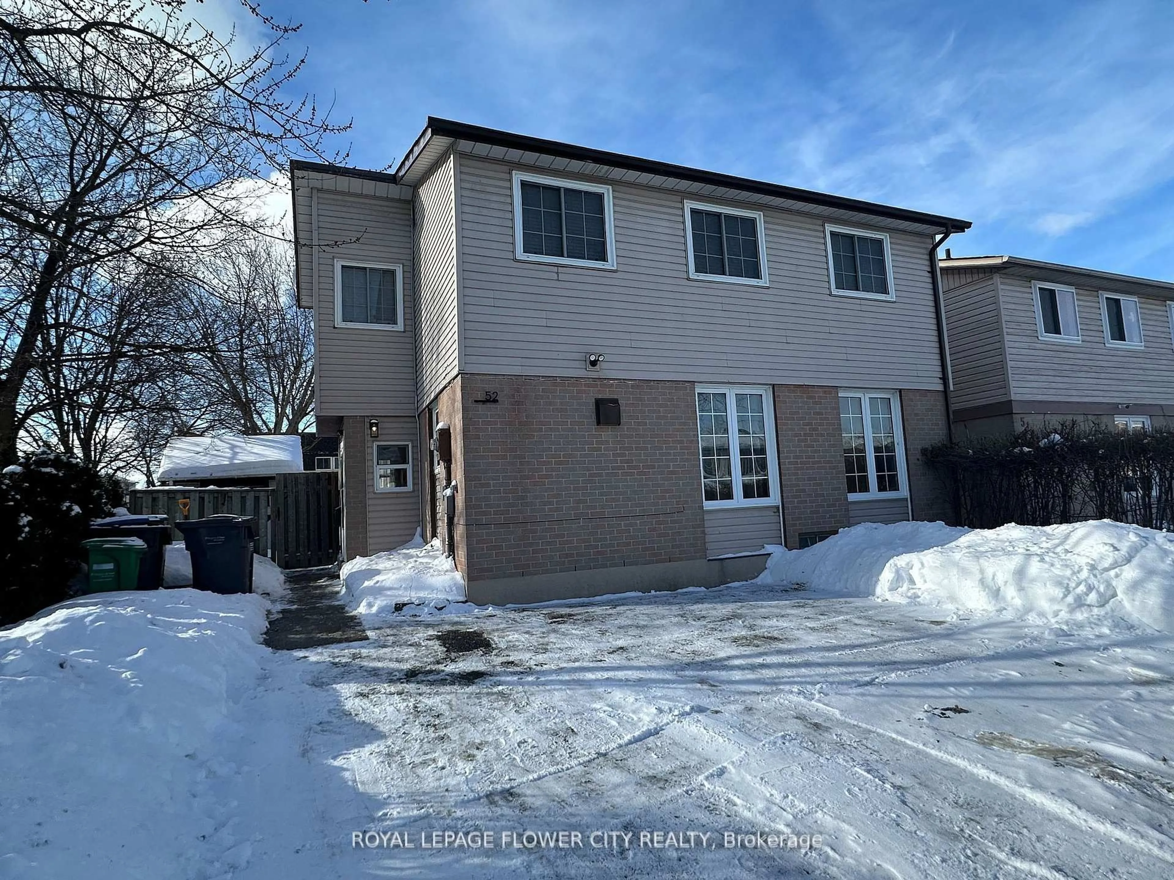 A pic from outside/outdoor area/front of a property/back of a property/a pic from drone, street for 52 Grand Valley Dr, Brampton Ontario L6S 2K9