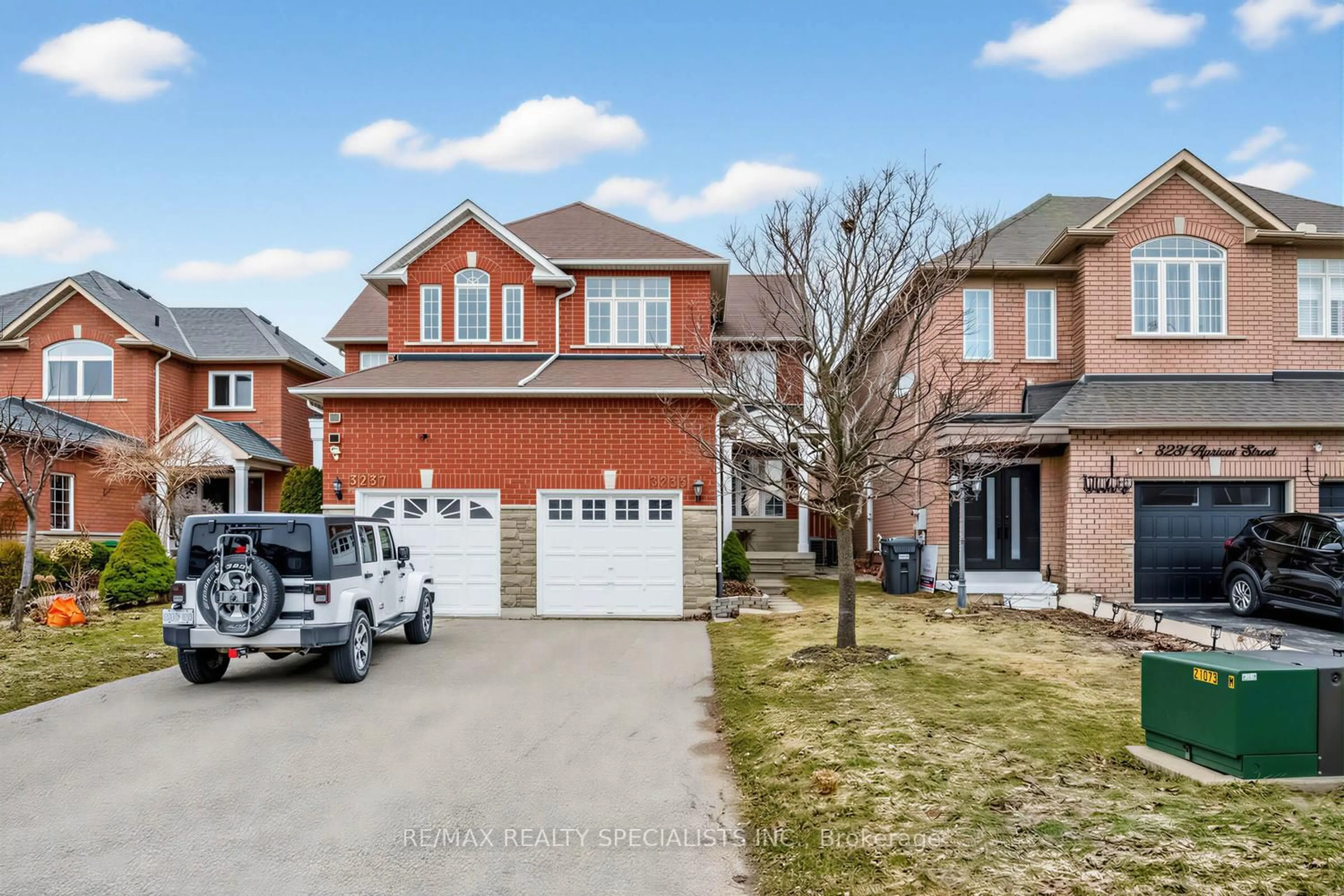 Home with brick exterior material, street for 3235 Apricot St, Mississauga Ontario L5N 8A8