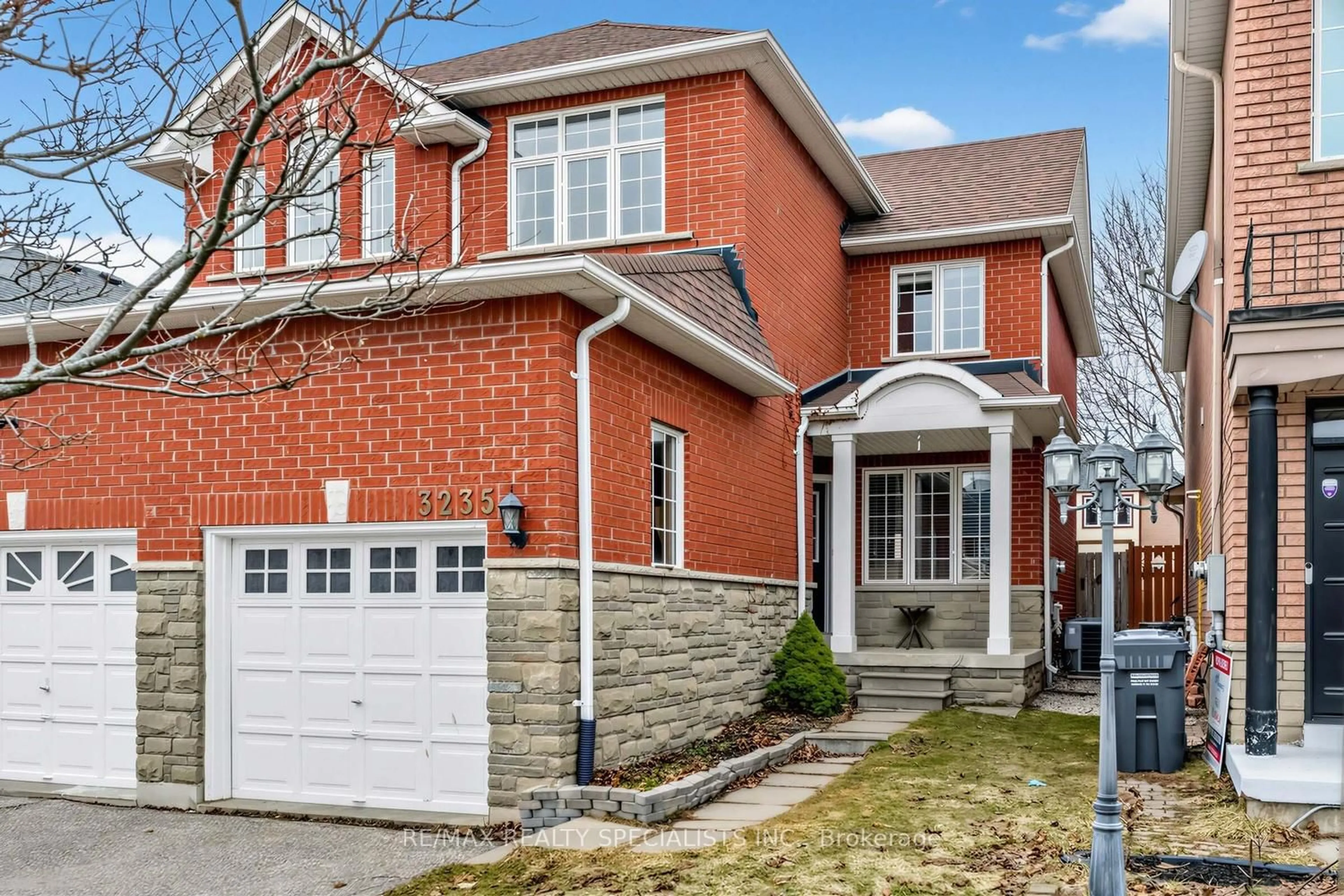 Home with brick exterior material, street for 3235 Apricot St, Mississauga Ontario L5N 8A8