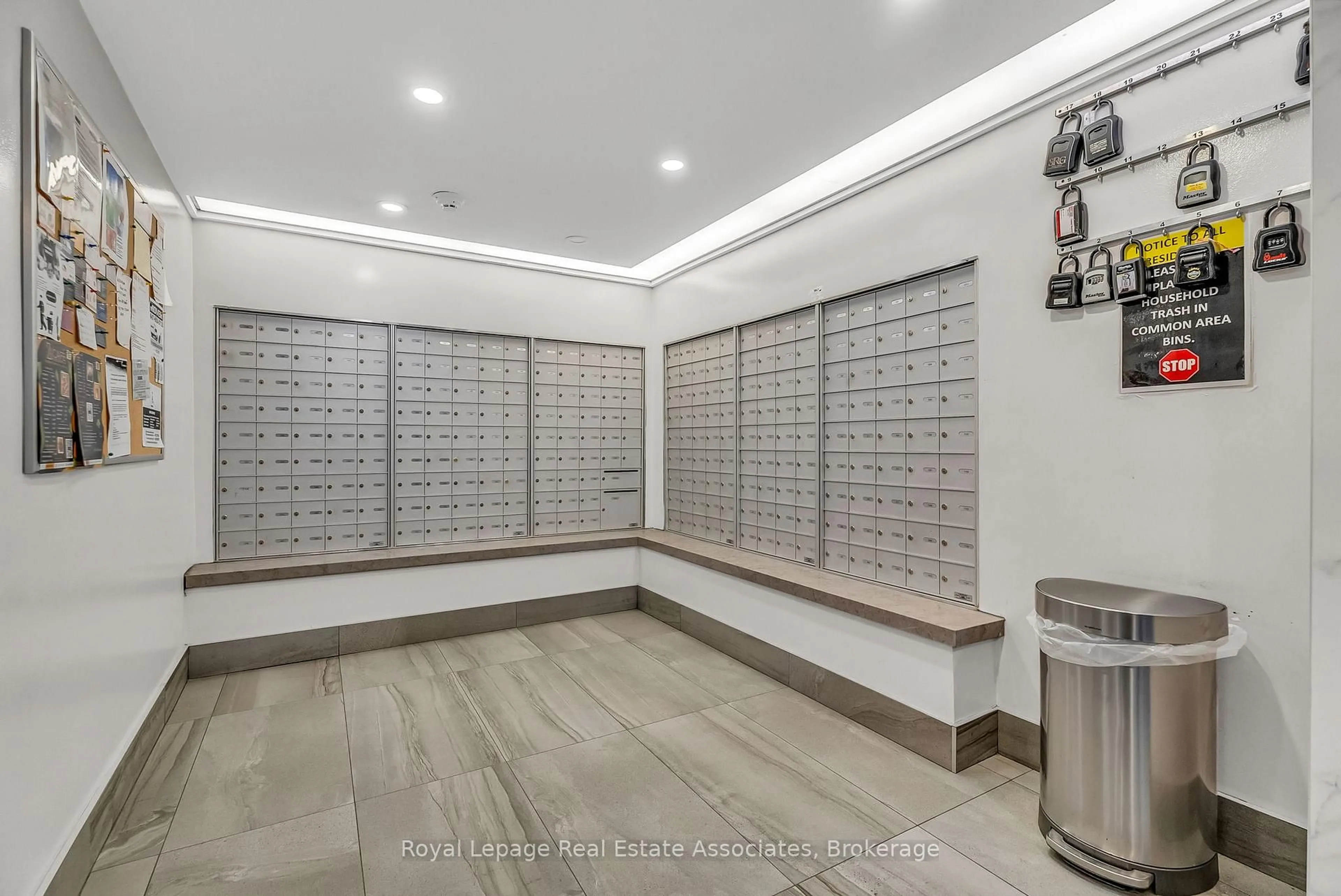 Indoor foyer for 234 Albion Rd #1907, Toronto Ontario M9W 6A5