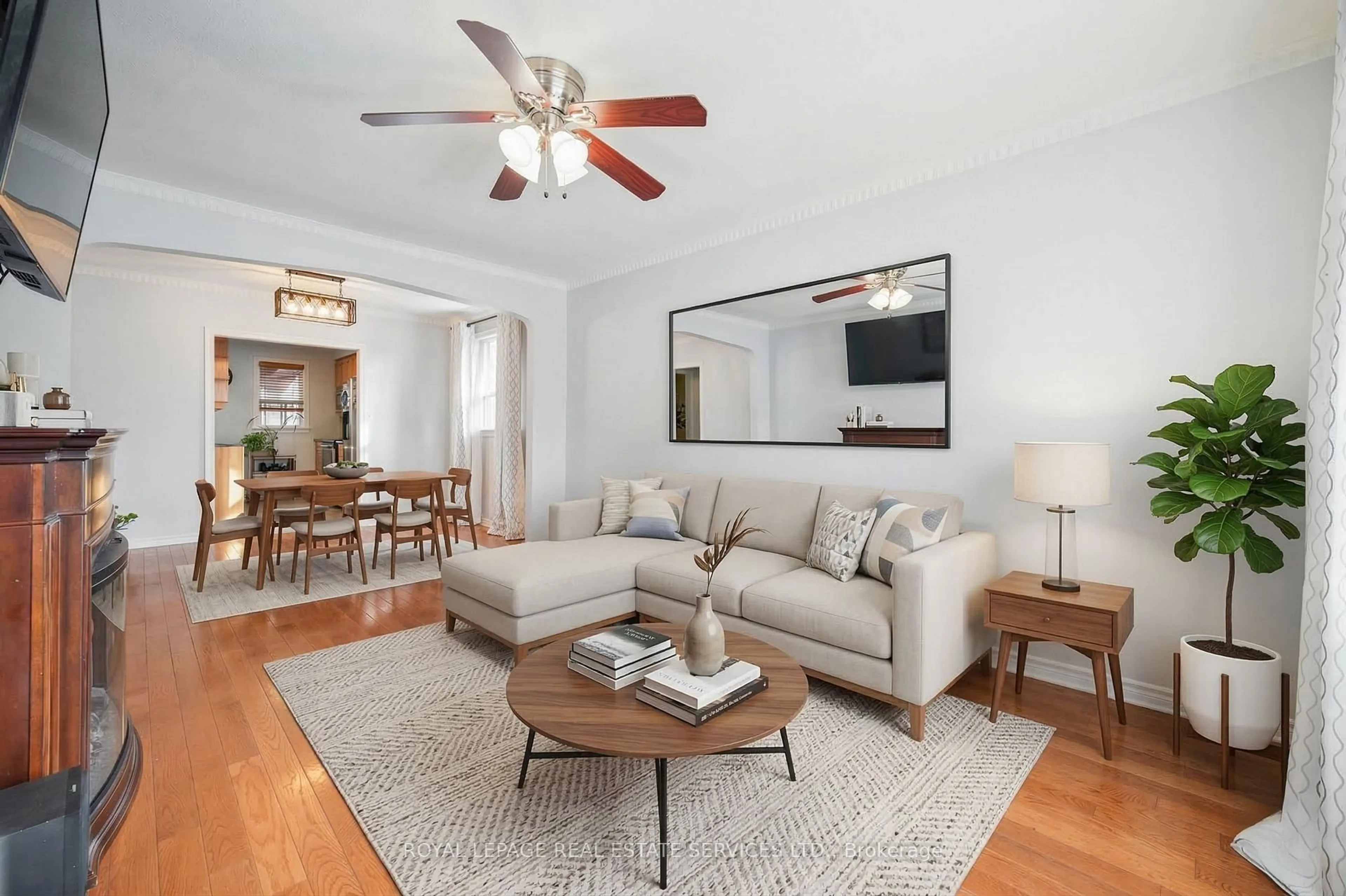 Living room with furniture, unknown for 44 Yorkview Dr, Toronto Ontario M8Z 2E9