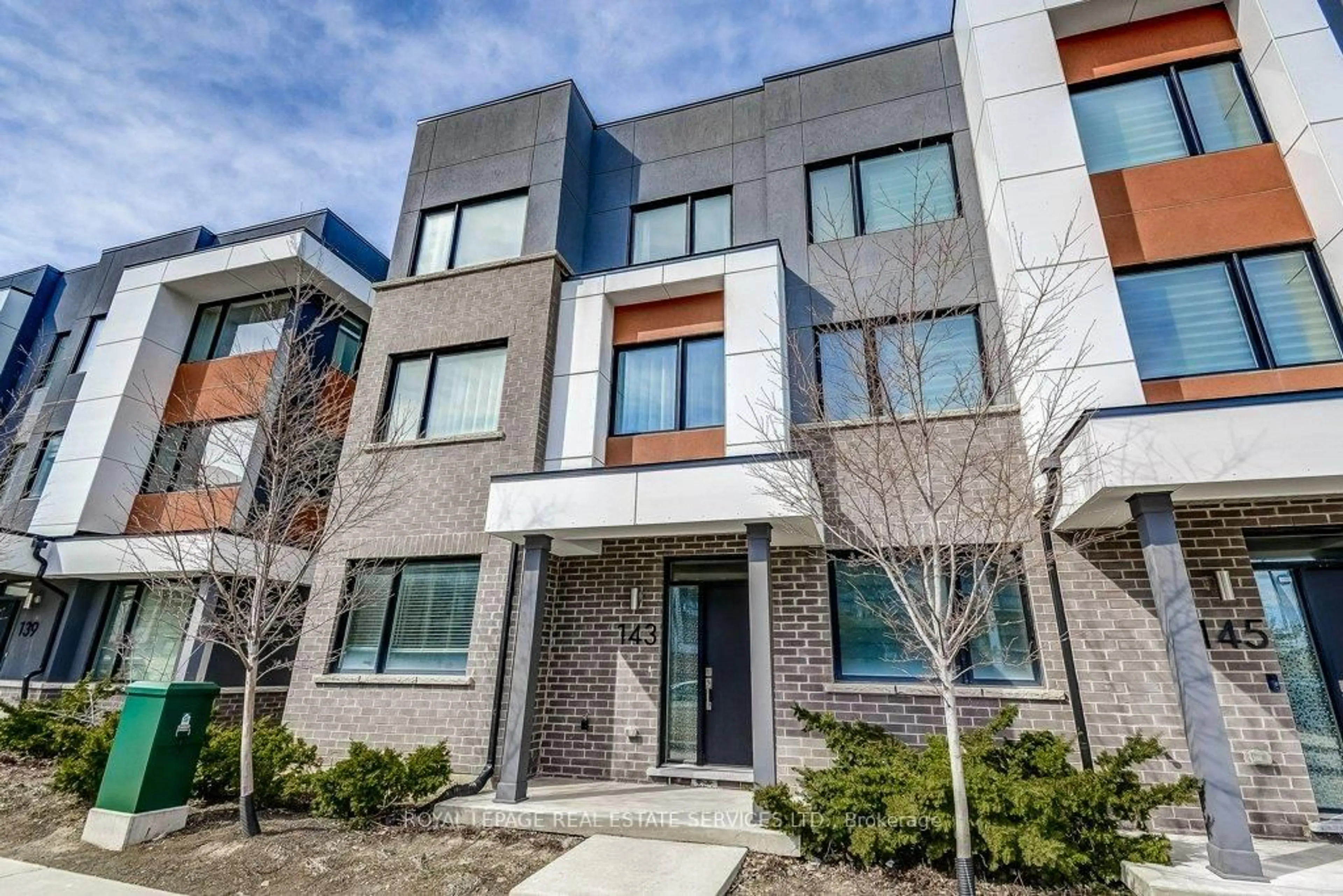 Home with brick exterior material, street for 143 Grovewood Common, Oakville Ontario L6H 0X5