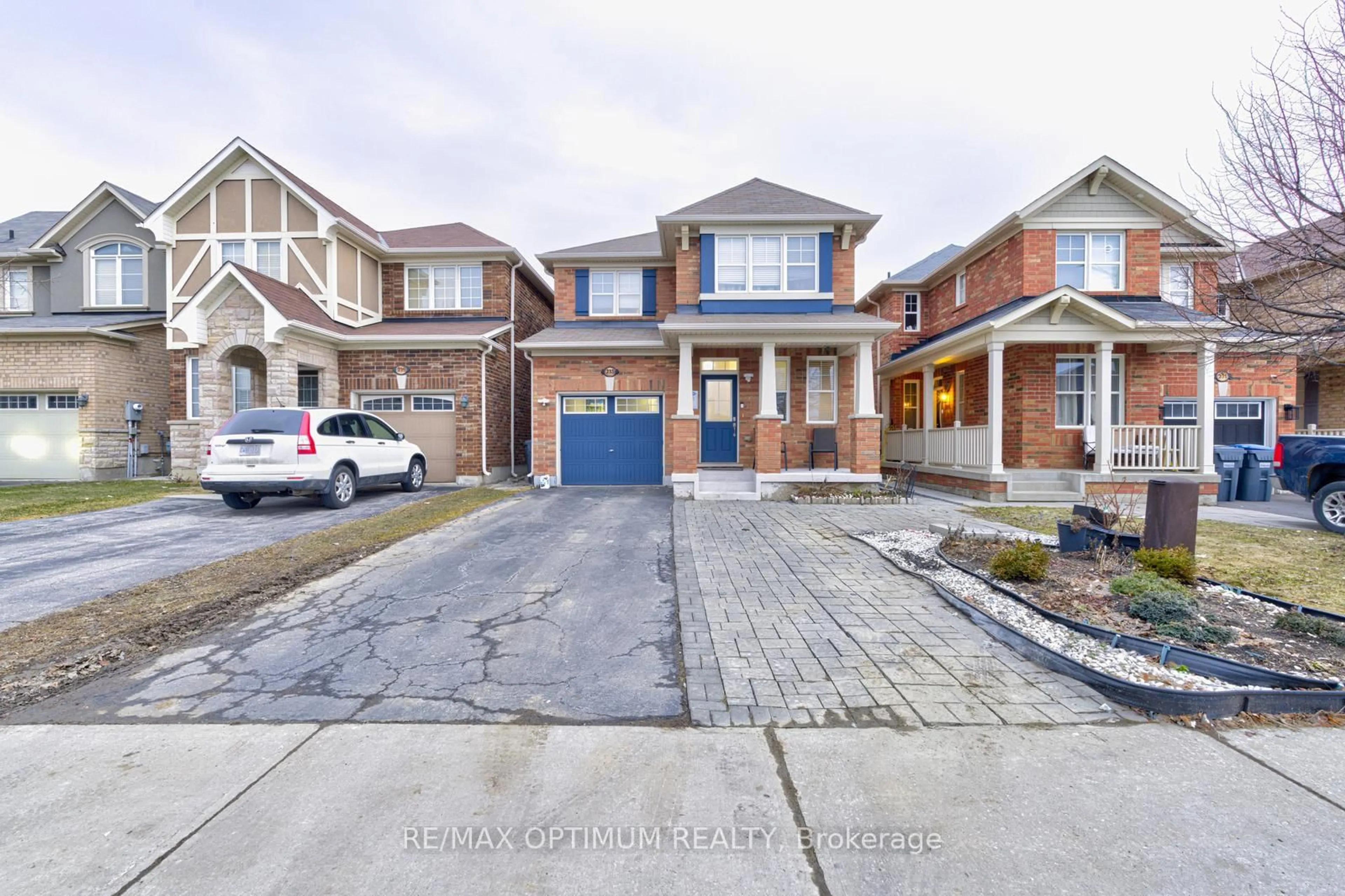 Home with brick exterior material, street for 233 Lockwood Rd, Brampton Ontario L6Y 4Y1