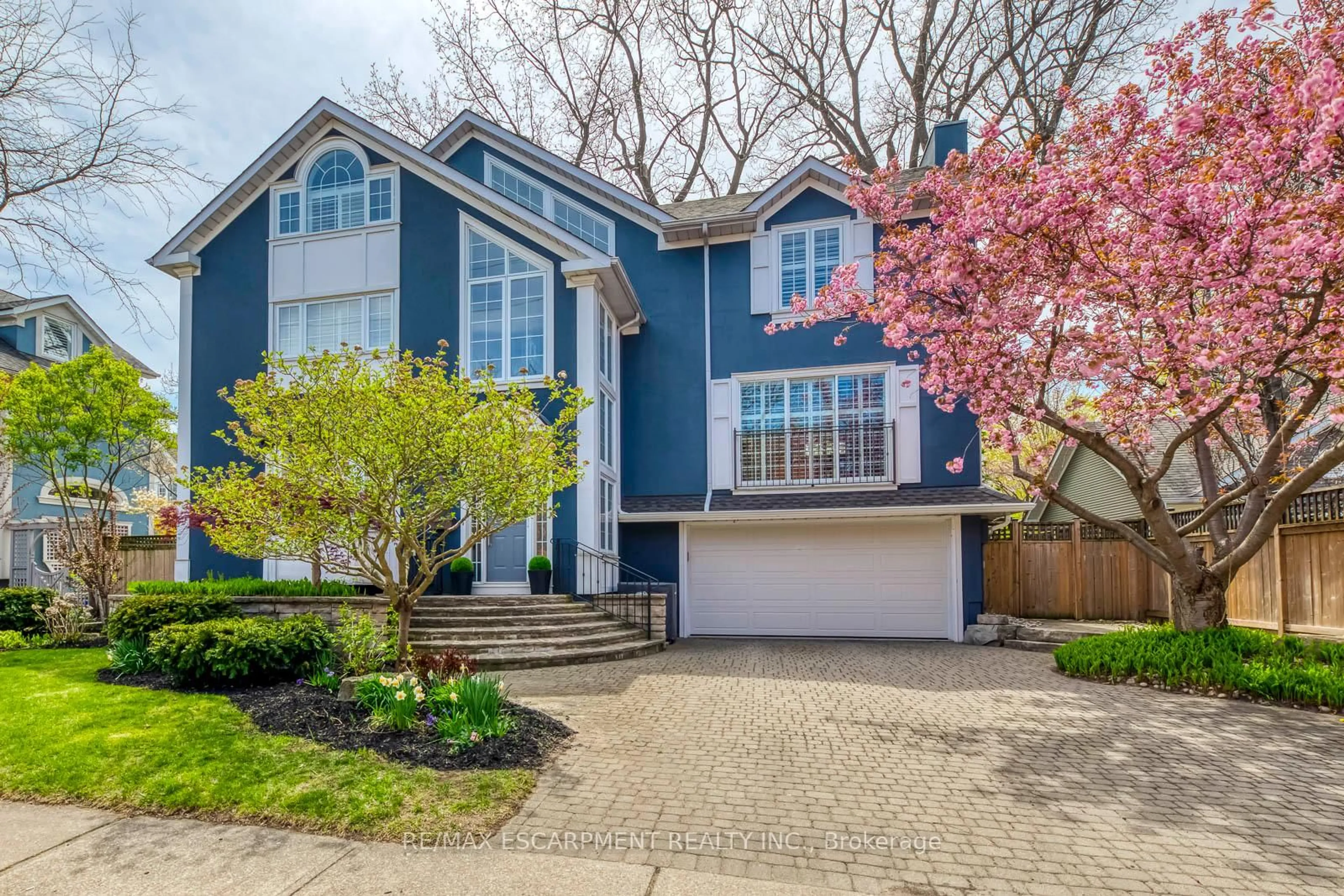 Home with vinyl exterior material, street for 48 Forsythe St, Oakville Ontario L6K 3J7