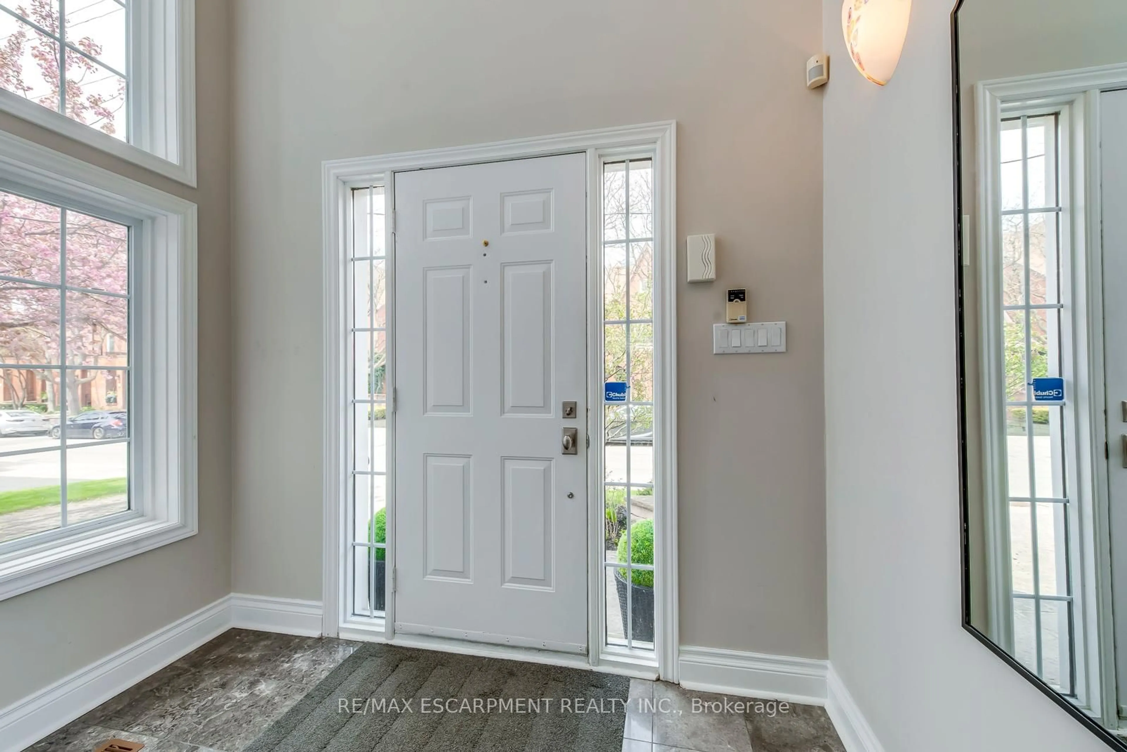 Indoor entryway for 48 Forsythe St, Oakville Ontario L6K 3J7