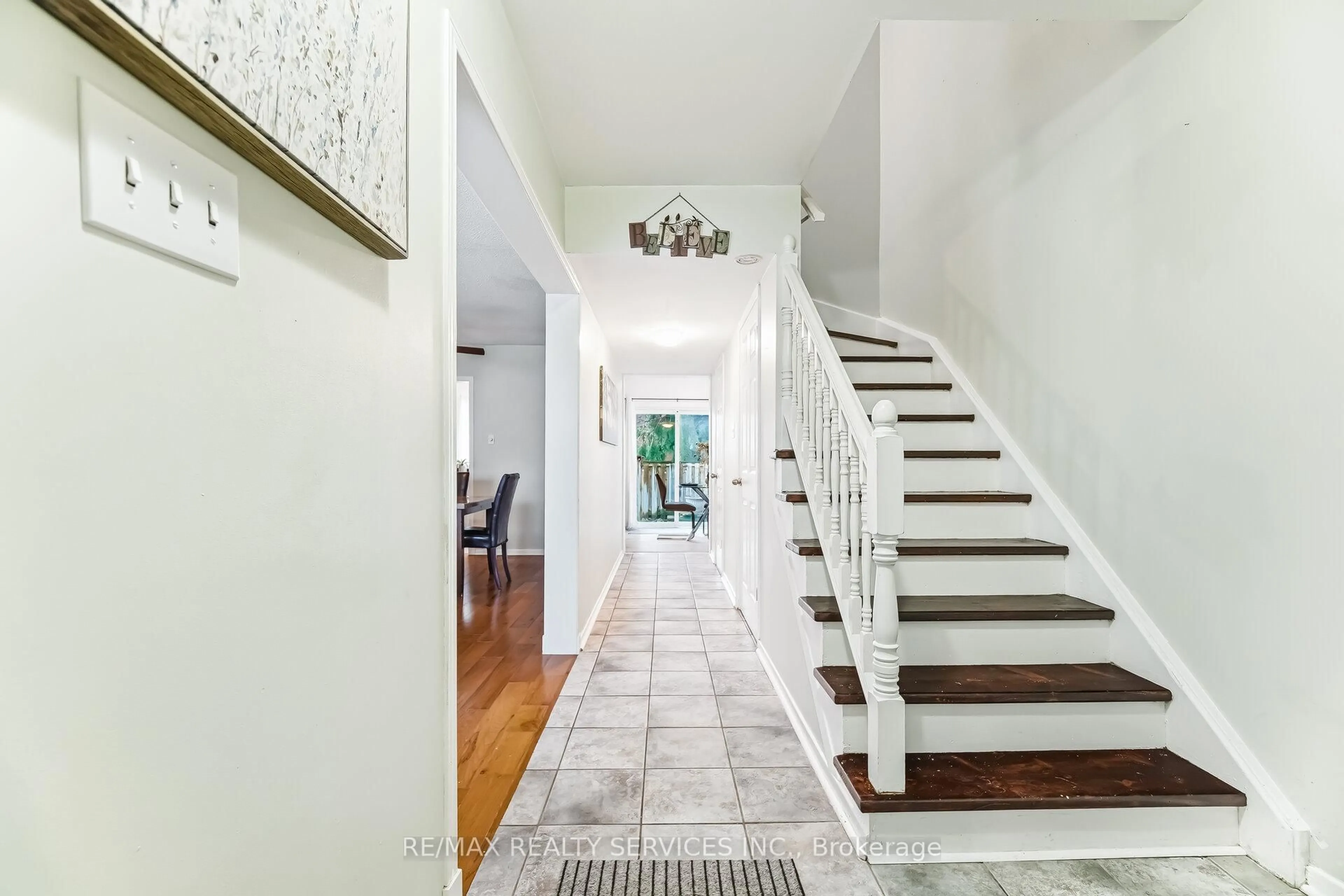 Indoor entryway for 900 Central Park Dr #92, Brampton Ontario L6S 3J6