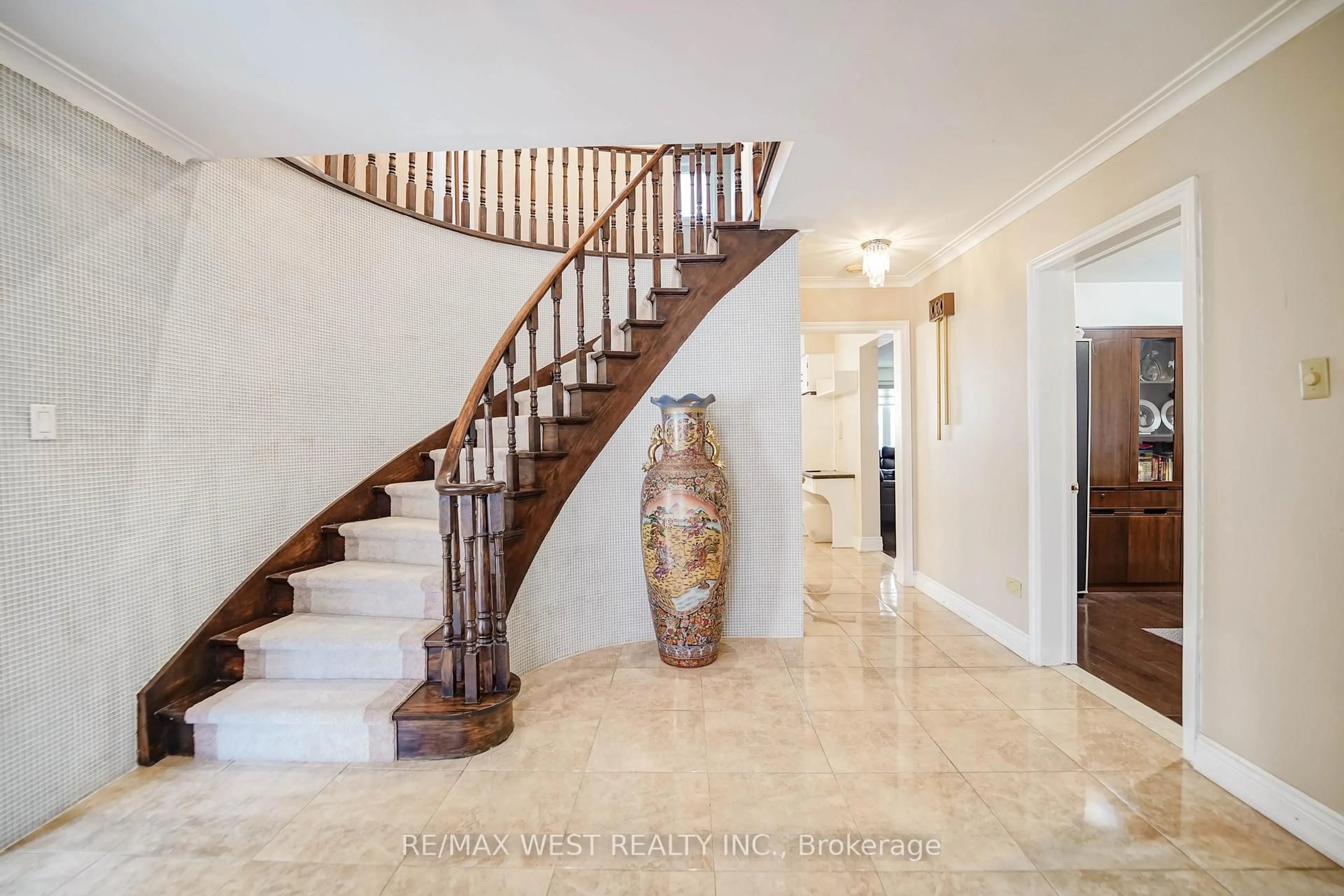 Unknown for 31 Canterbury Cres, Toronto Ontario M9A 5A4