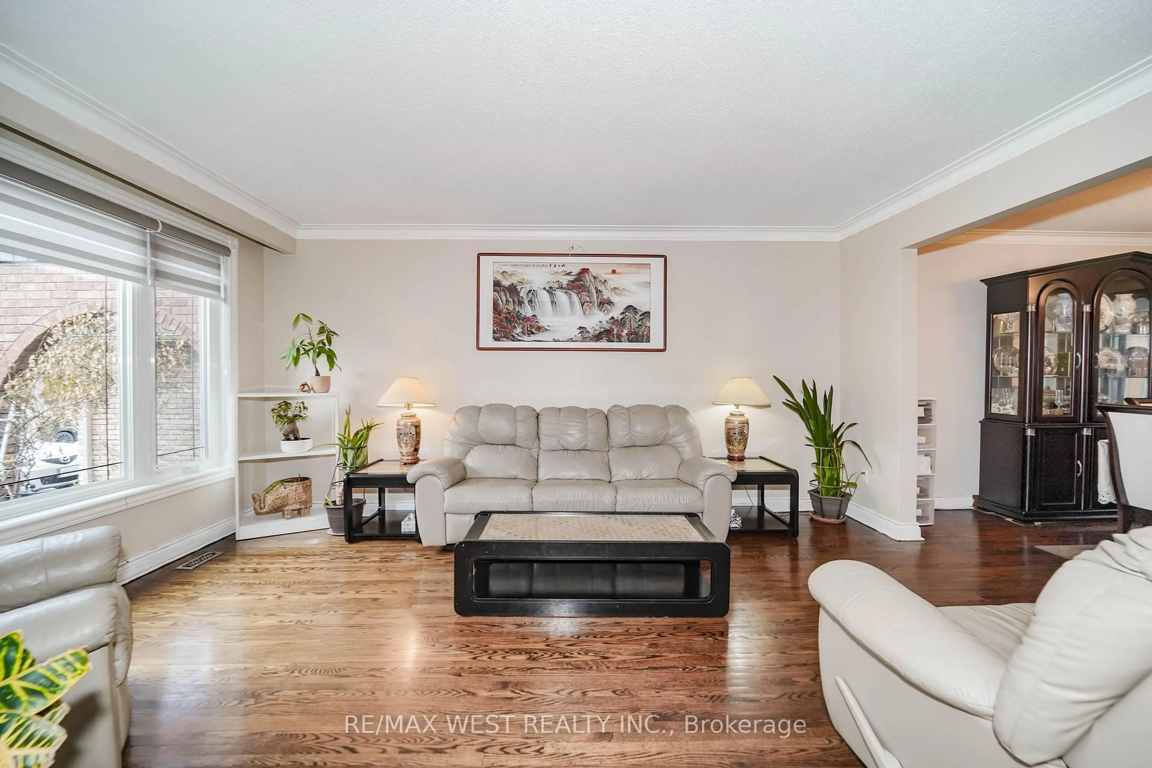 Living room with furniture, wood/laminate floor for 31 Canterbury Cres, Toronto Ontario M9A 5A4