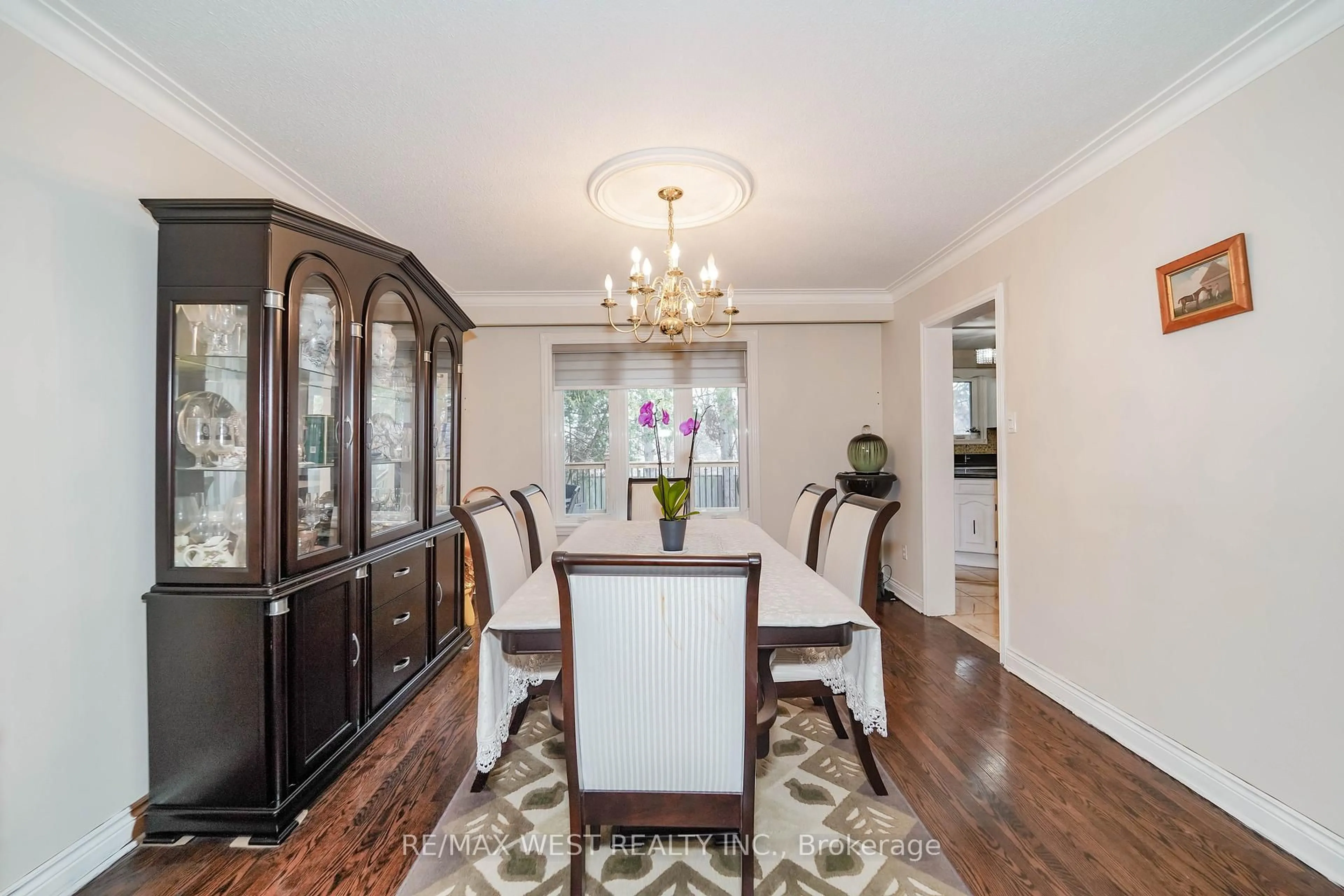 Dining room, wood/laminate floor for 31 Canterbury Cres, Toronto Ontario M9A 5A4