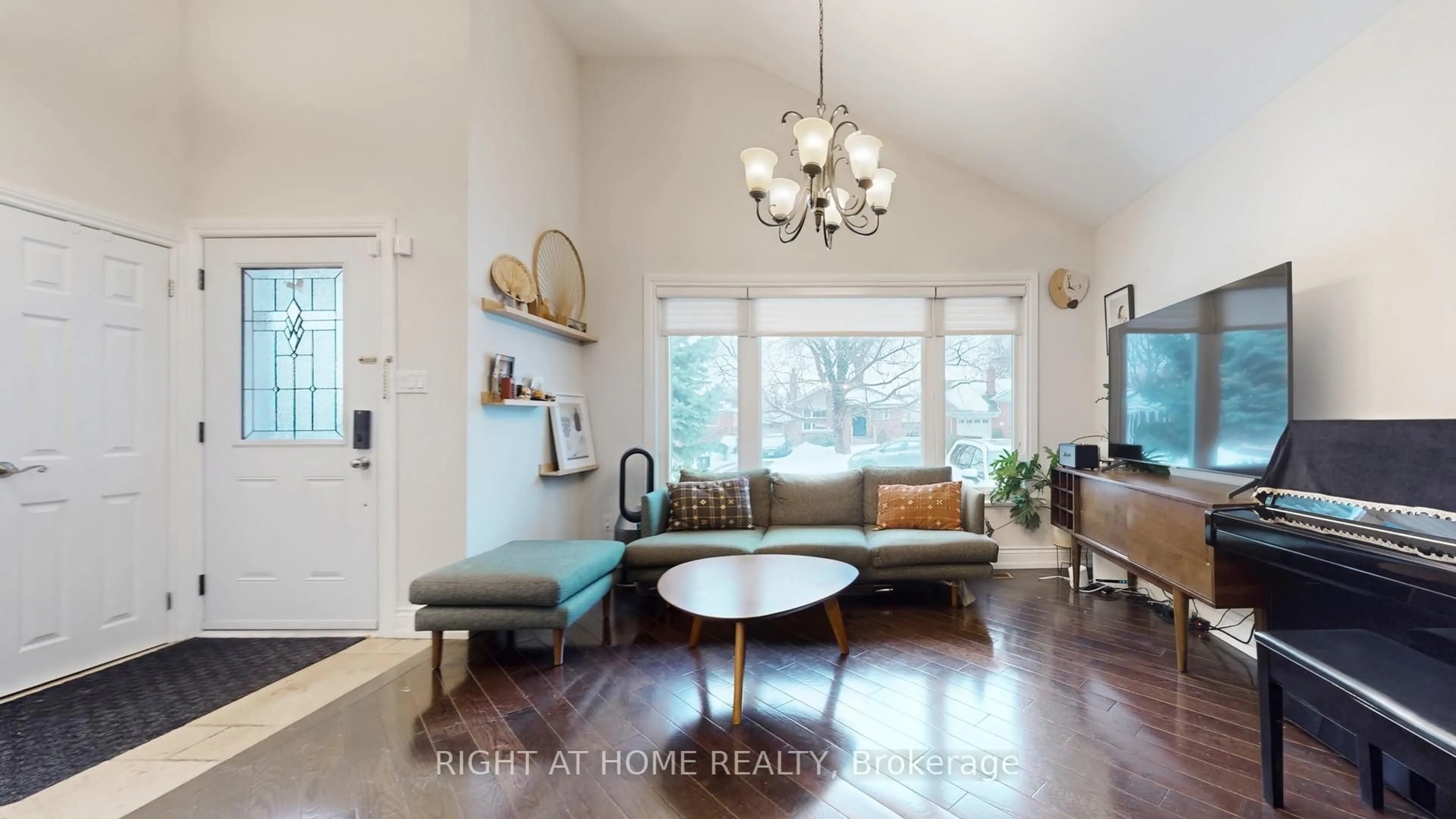 Living room with furniture, wood/laminate floor for 19 Harjolyn Dr, Toronto Ontario M9B 3T8