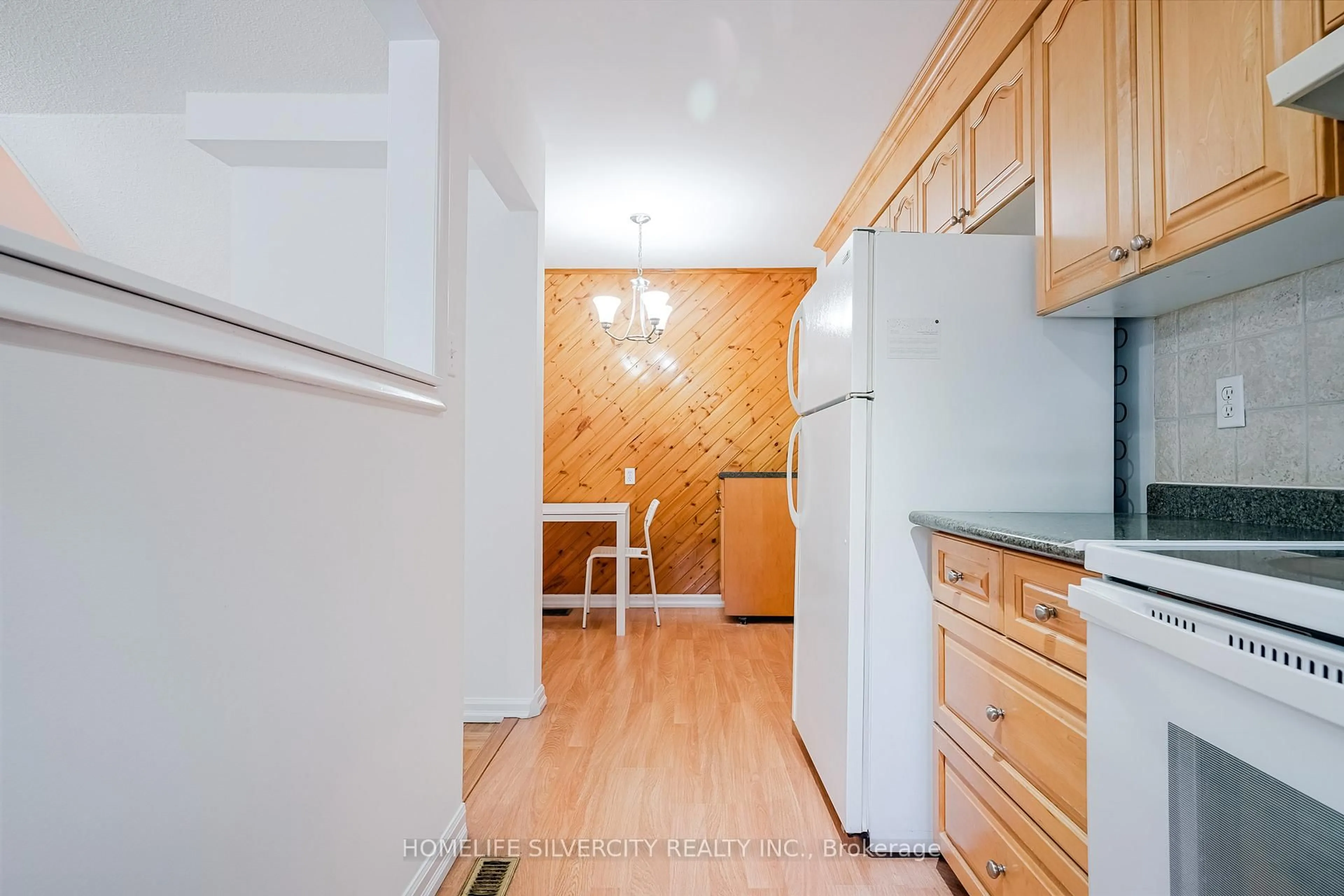 Standard kitchen, wood/laminate floor for 235 Bronte St #57, Milton Ontario L9T 3V8