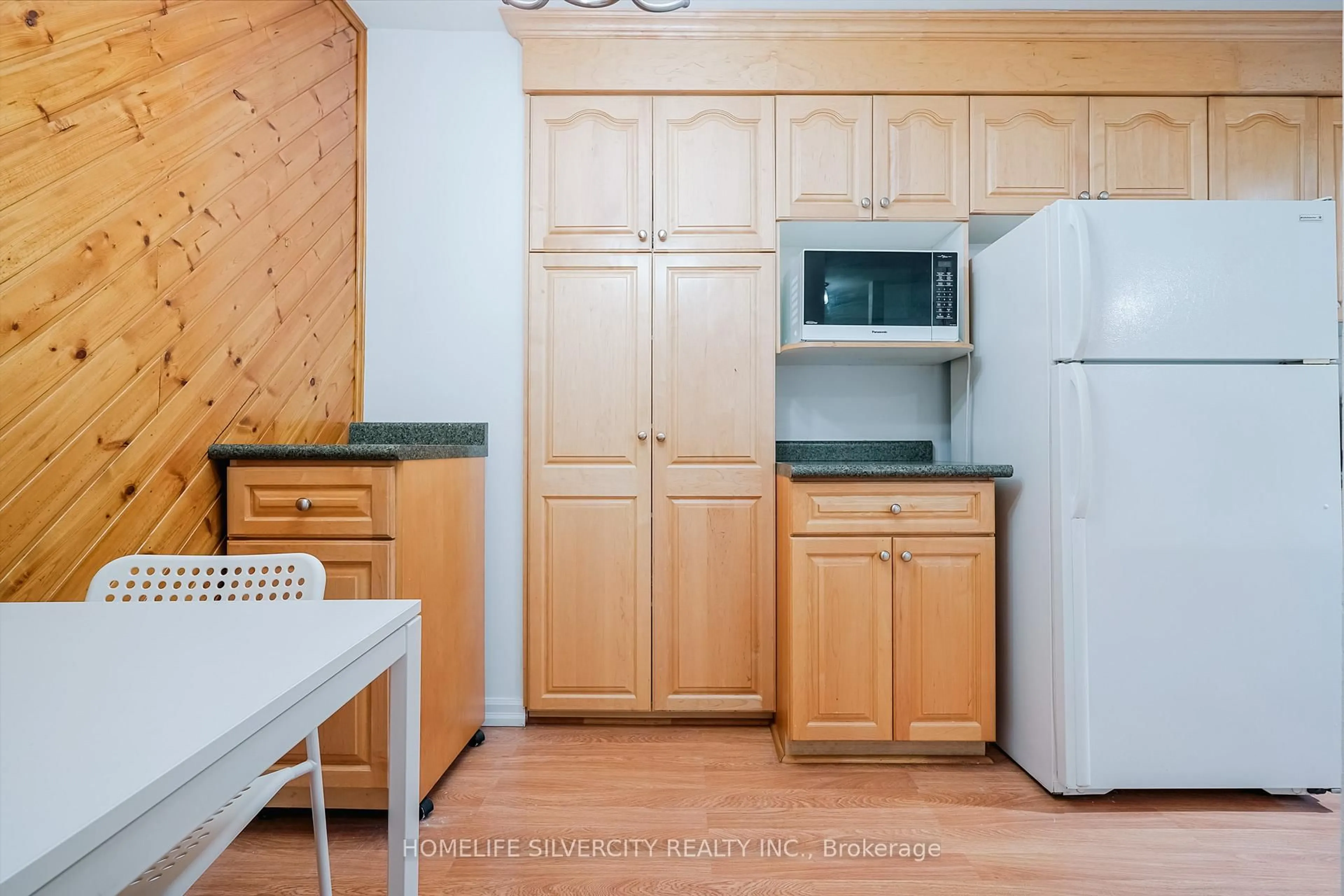 Standard kitchen, unknown for 235 Bronte St #57, Milton Ontario L9T 3V8