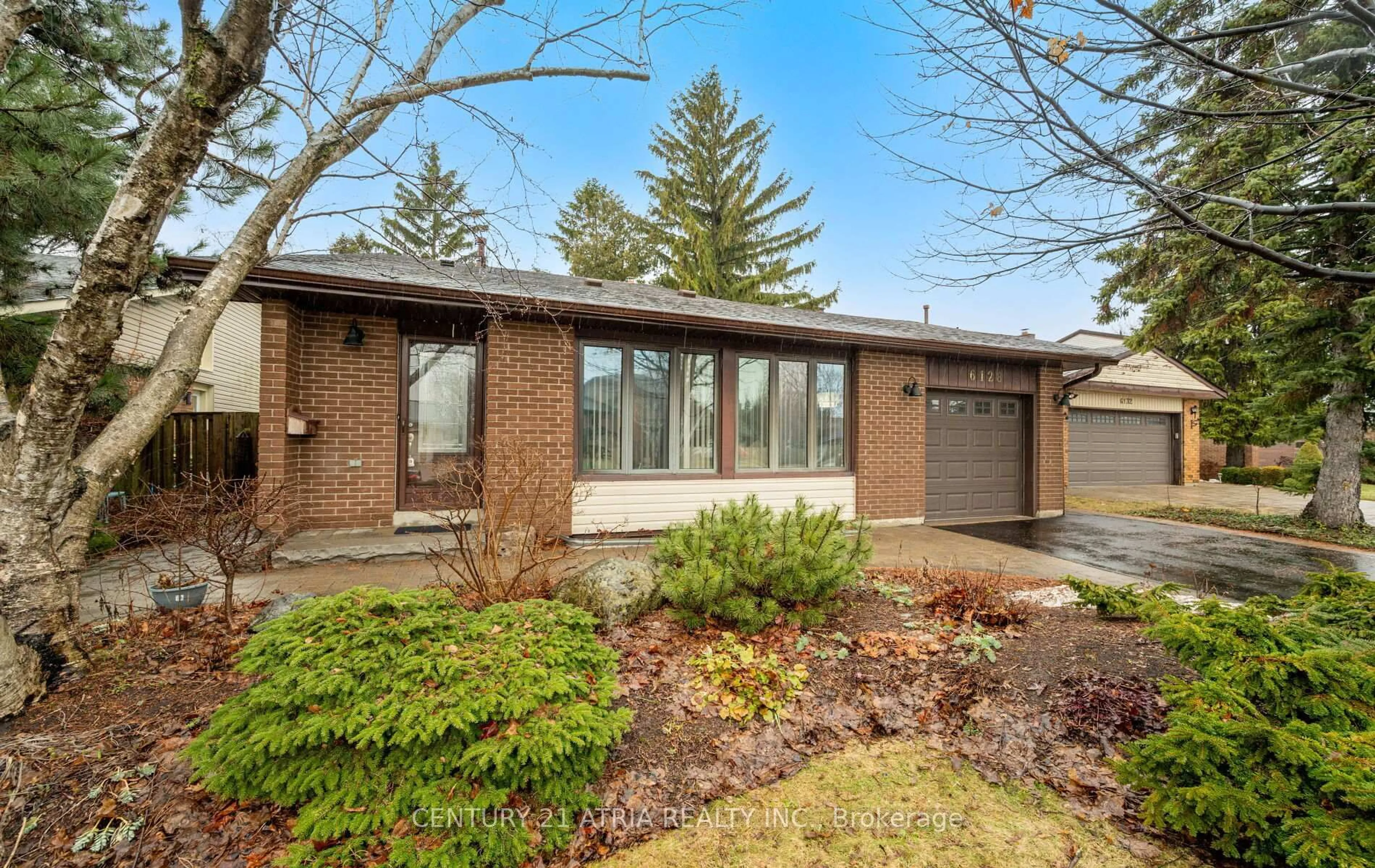 Home with brick exterior material, street for 6128 Wabukayne Crt, Mississauga Ontario L5N 2B2