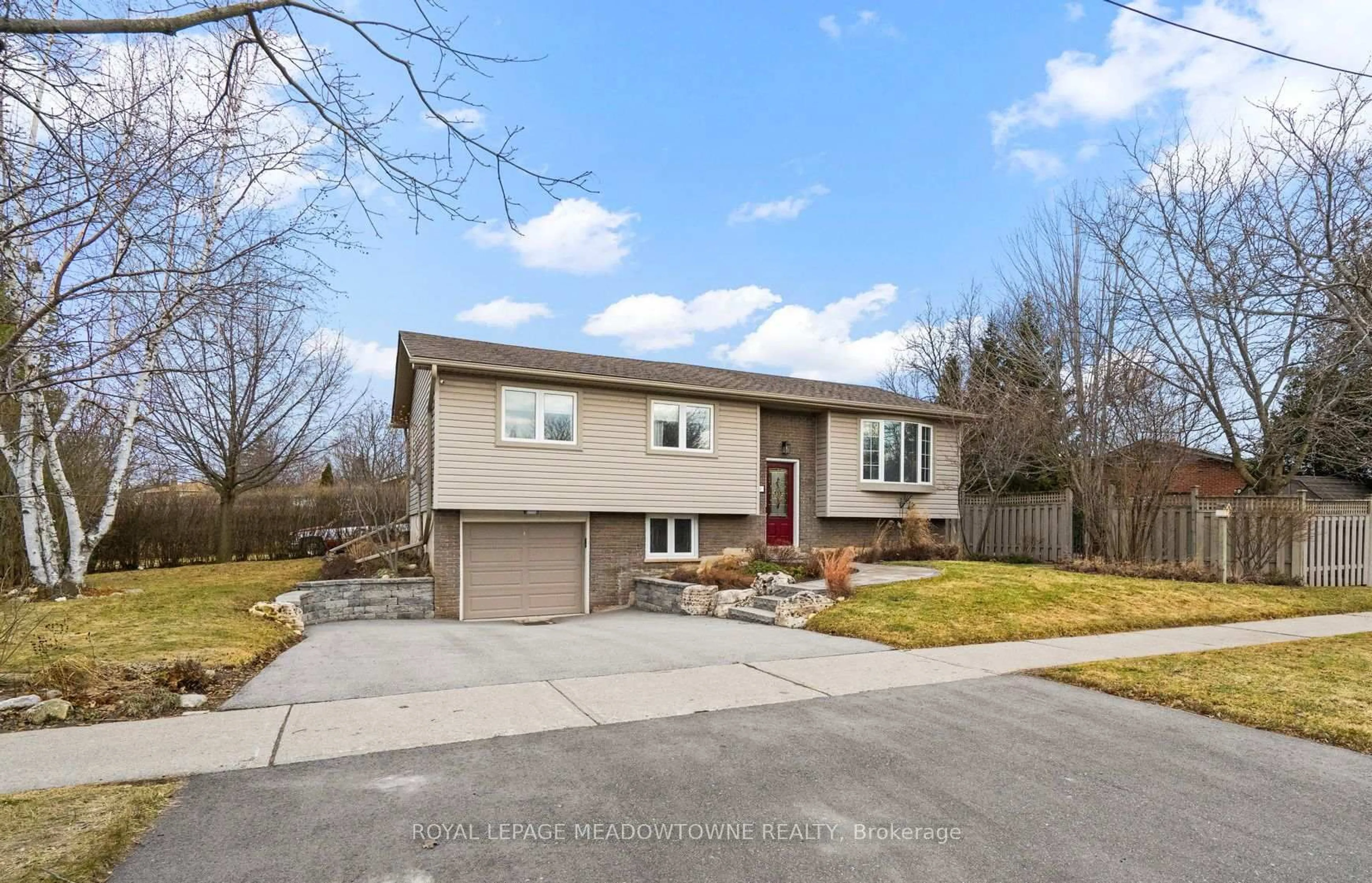 Unknown for 809 Woodward Ave, Milton Ontario L9T 3V1