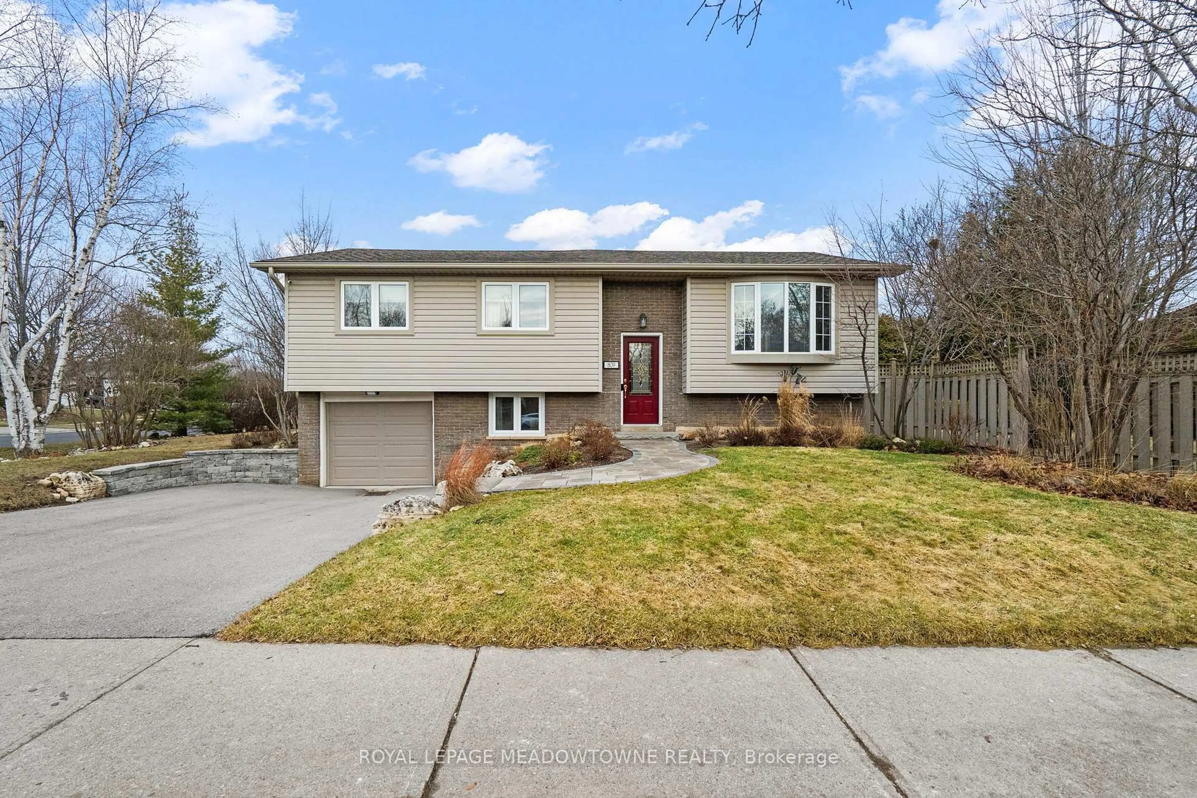 Home with brick exterior material, street for 809 Woodward Ave, Milton Ontario L9T 3V1