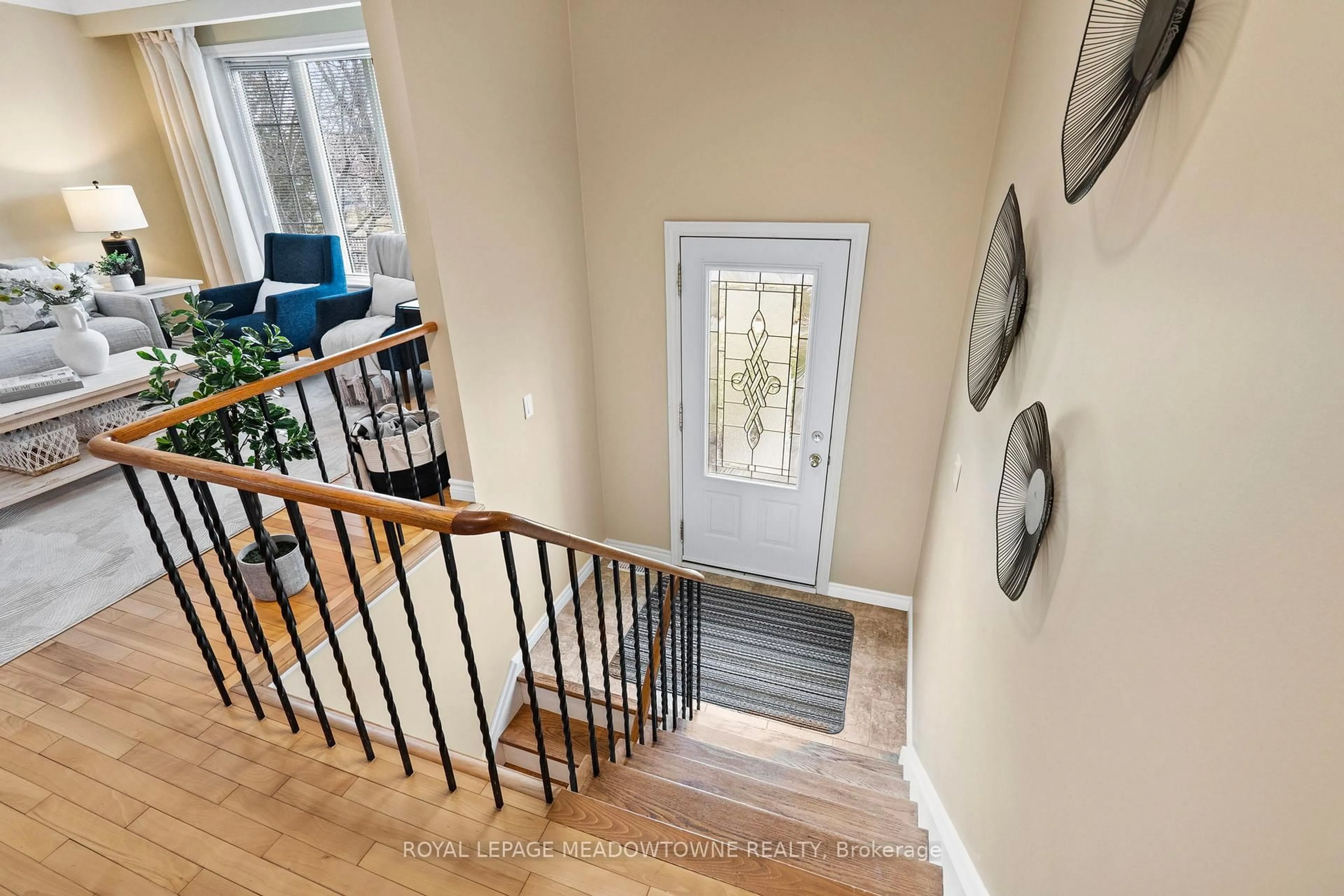Indoor entryway for 809 Woodward Ave, Milton Ontario L9T 3V1