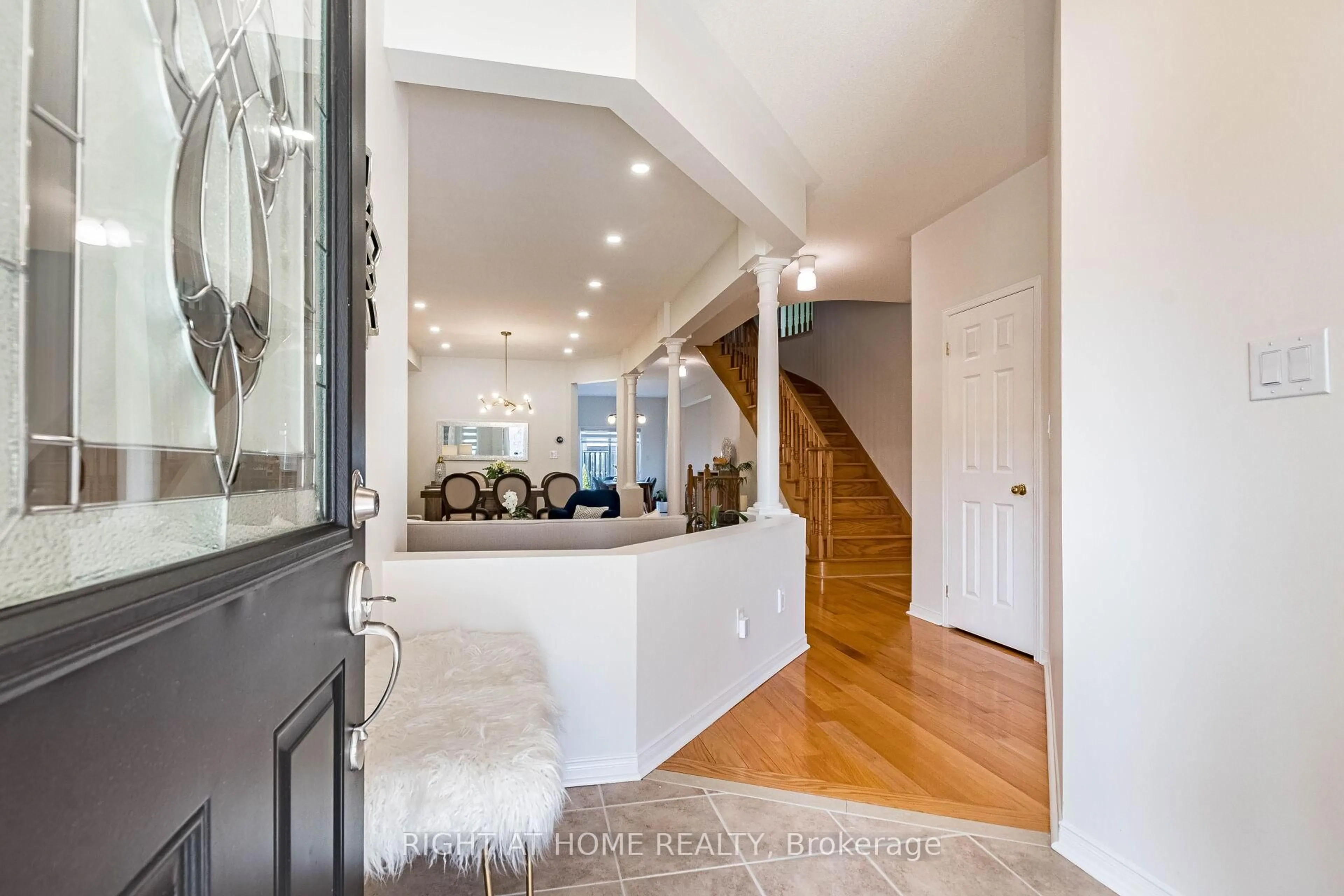 Indoor entryway for 789 Stargazer Dr, Mississauga Ontario L5V 0C1