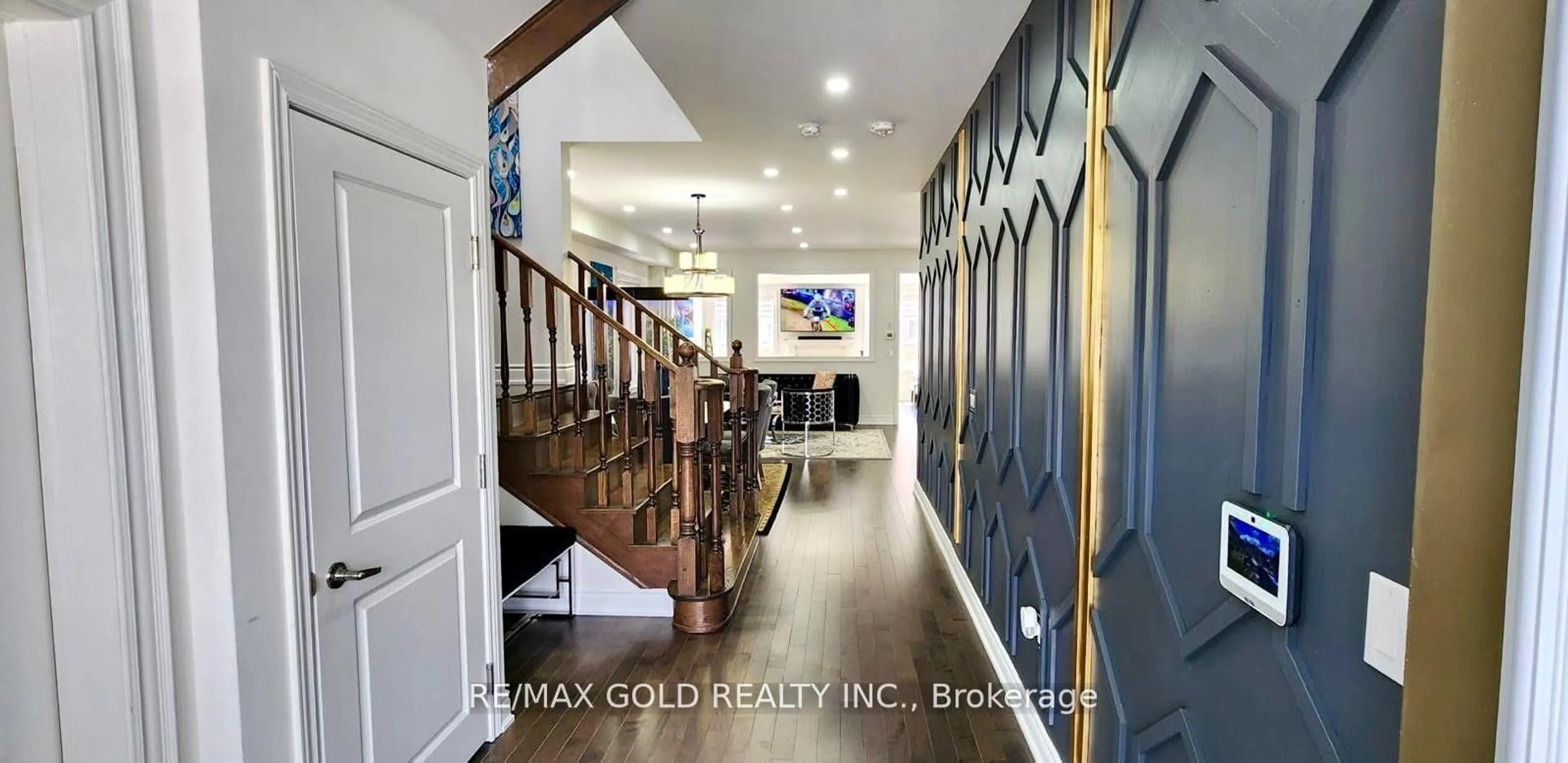 Indoor entryway for 298 Etheridge Ave, Milton Ontario L9E 1H7