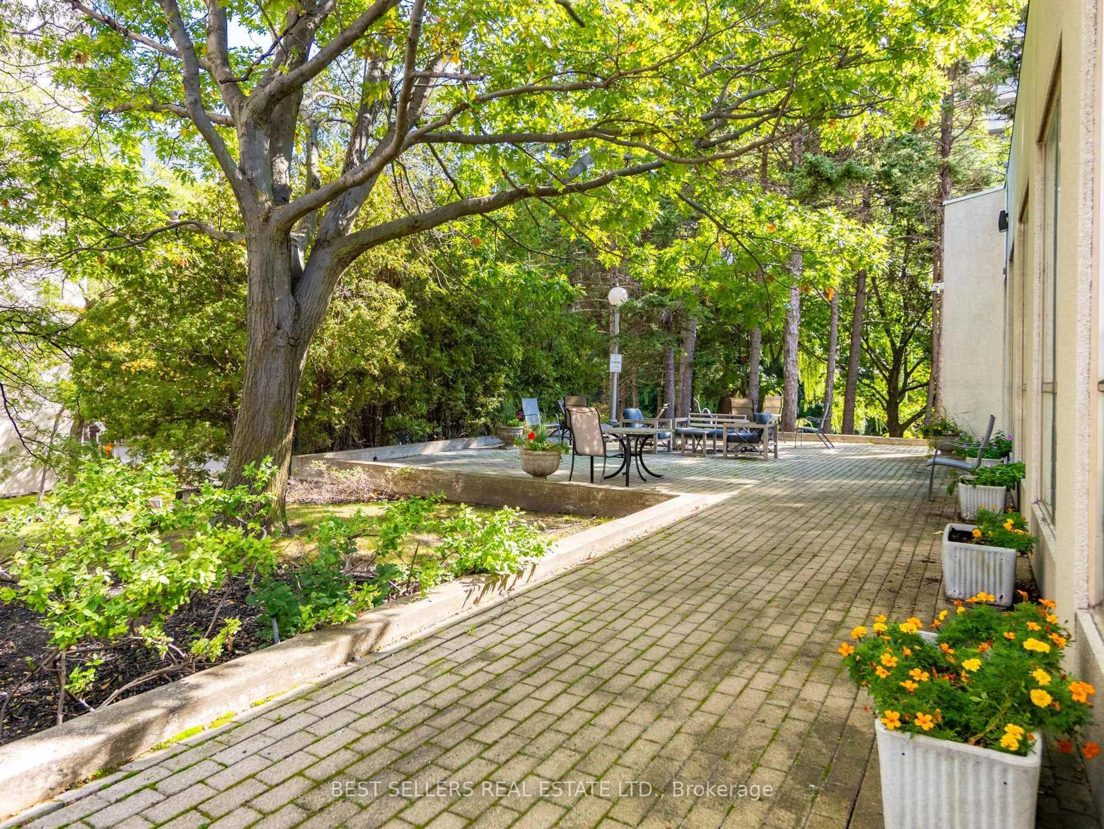 Patio, street for 3650 Kaneff Cres #601, Mississauga Ontario L5A 4A1