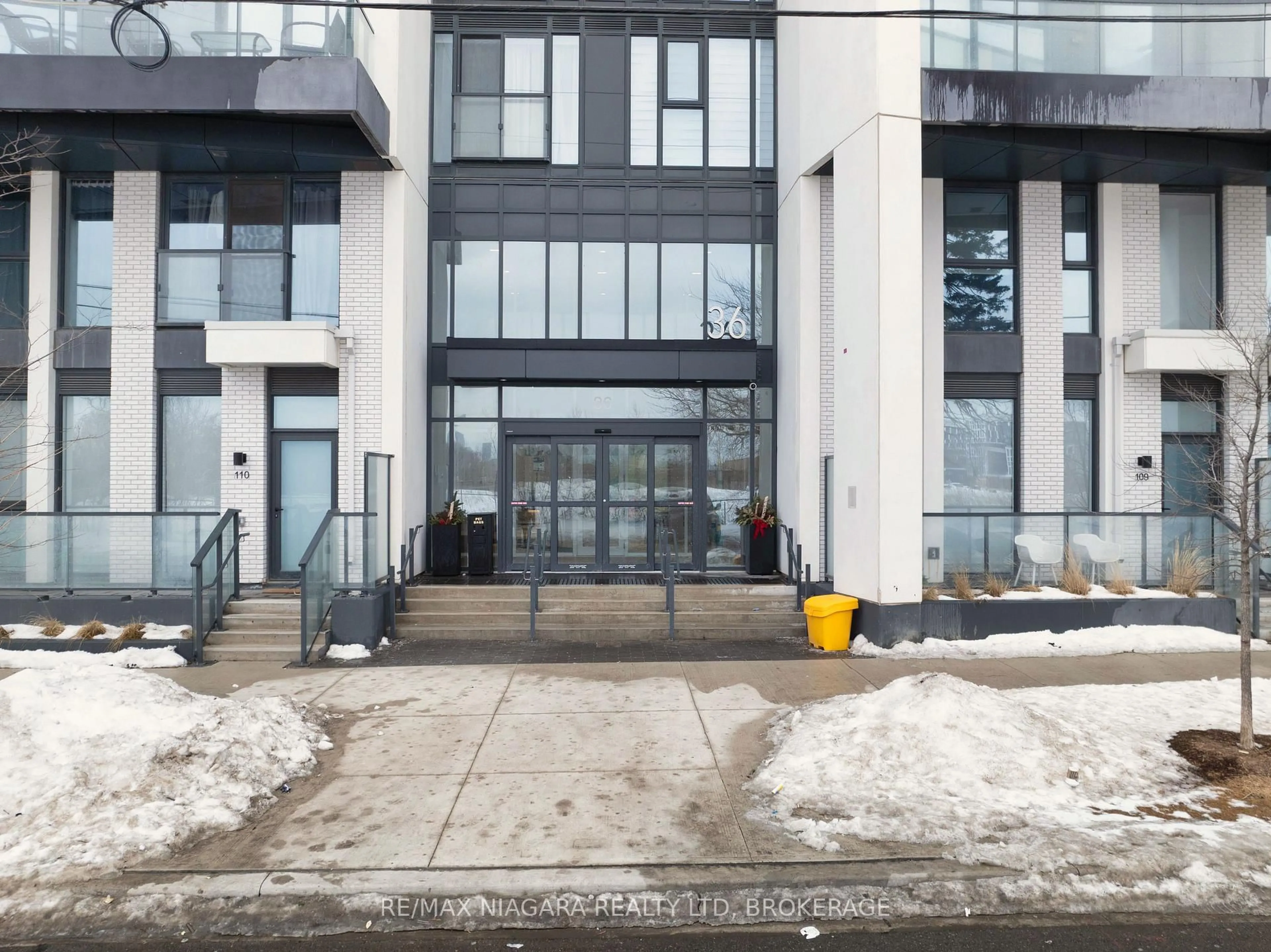 Indoor foyer for 36 Zorra St #2611, Toronto Ontario M8Z 0G5