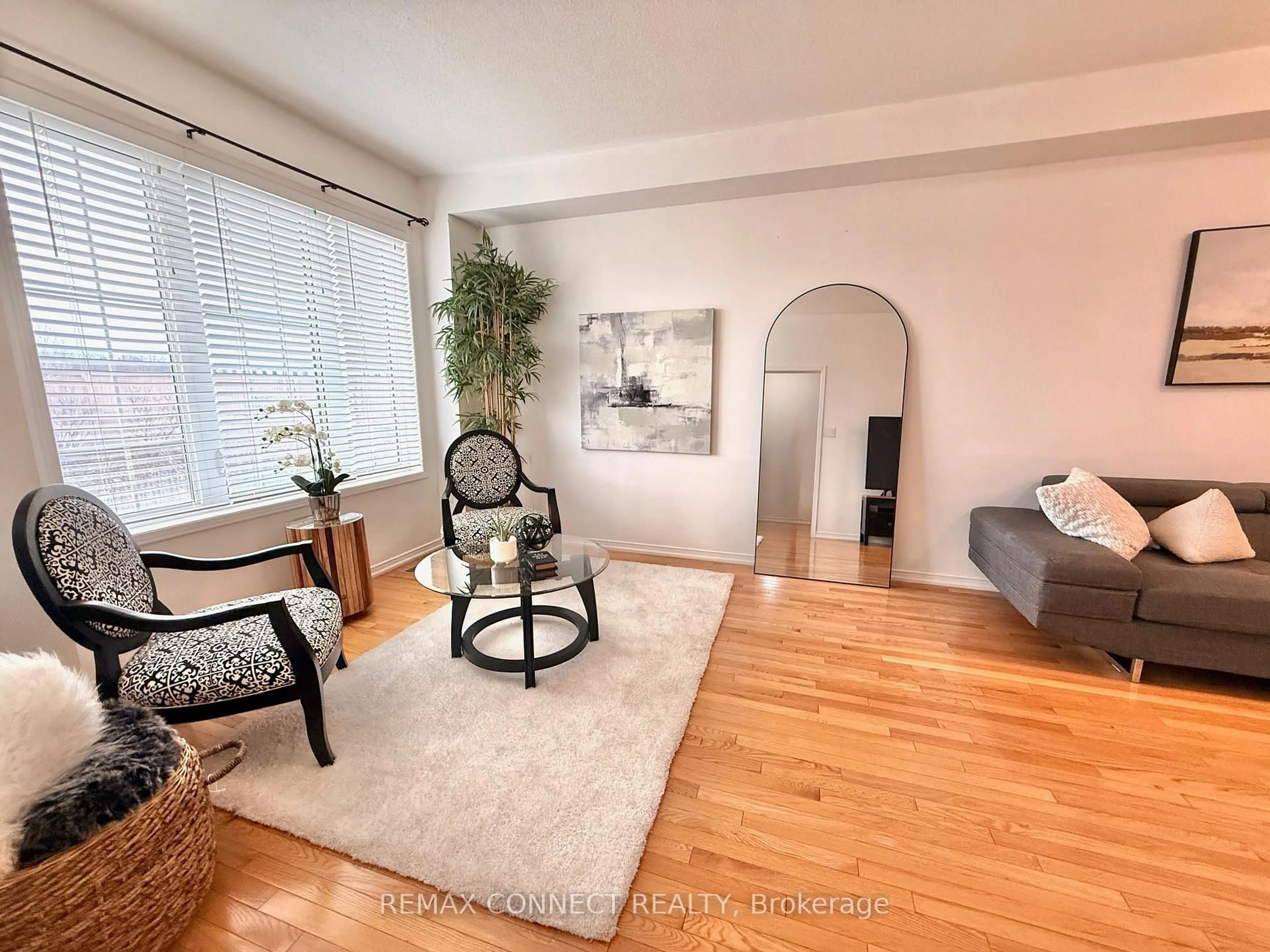 Living room with furniture, unknown for 174 Sussexvale Dr, Brampton Ontario L6R 3R1