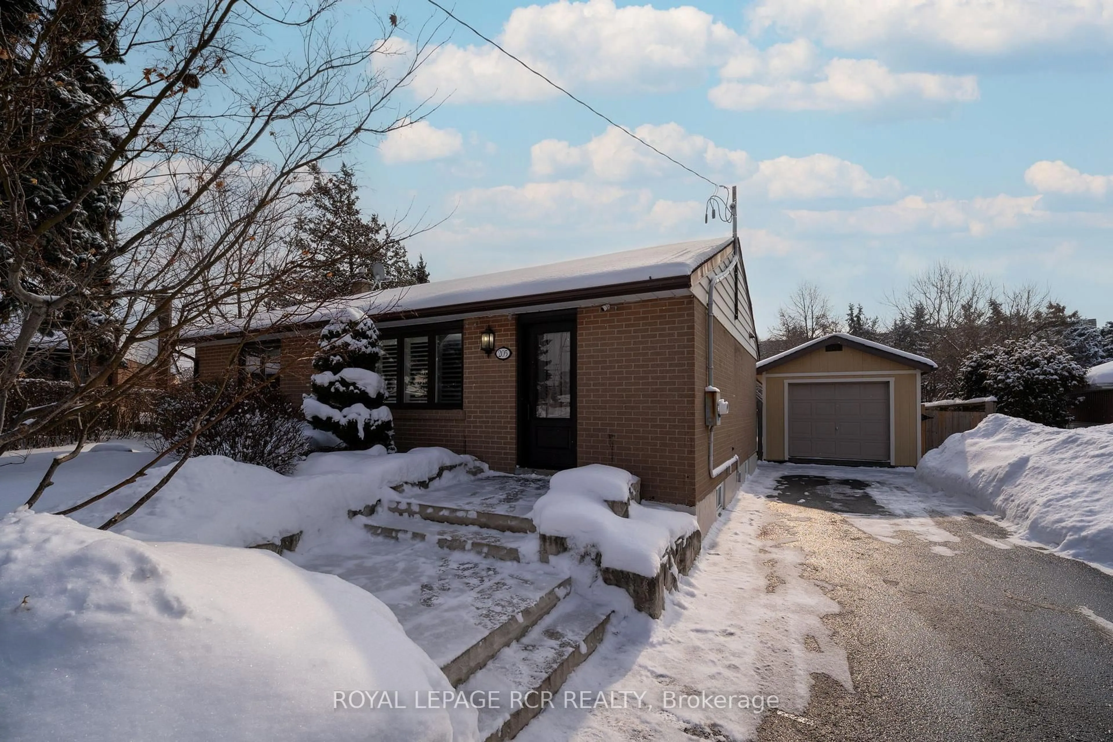 A pic from outside/outdoor area/front of a property/back of a property/a pic from drone, street for 205 Martha Cres, Caledon Ontario L7E 4X2