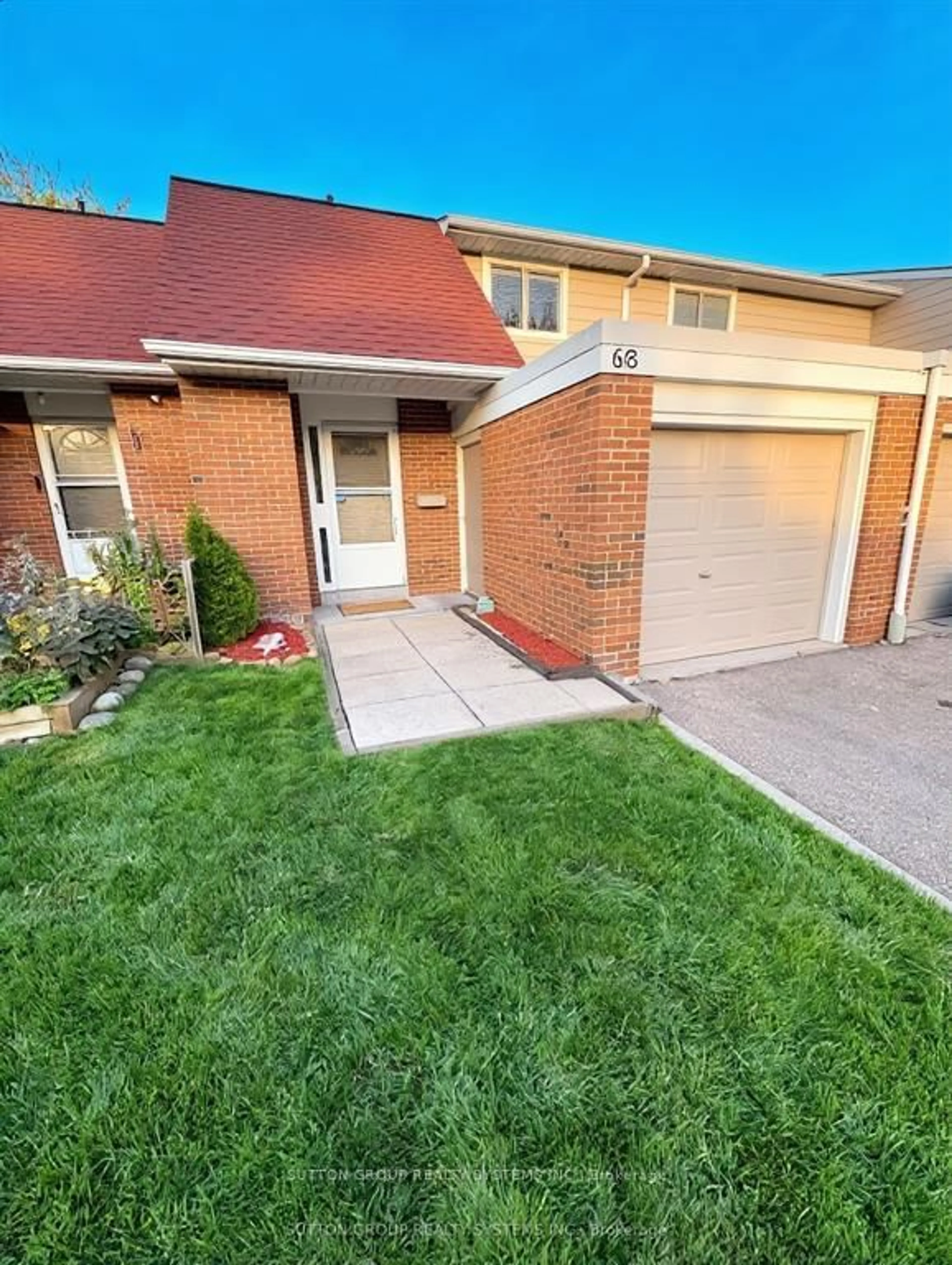 Home with brick exterior material, street for 215 Mississauga Valley Blvd #68, Mississauga Ontario L5A 1Y7