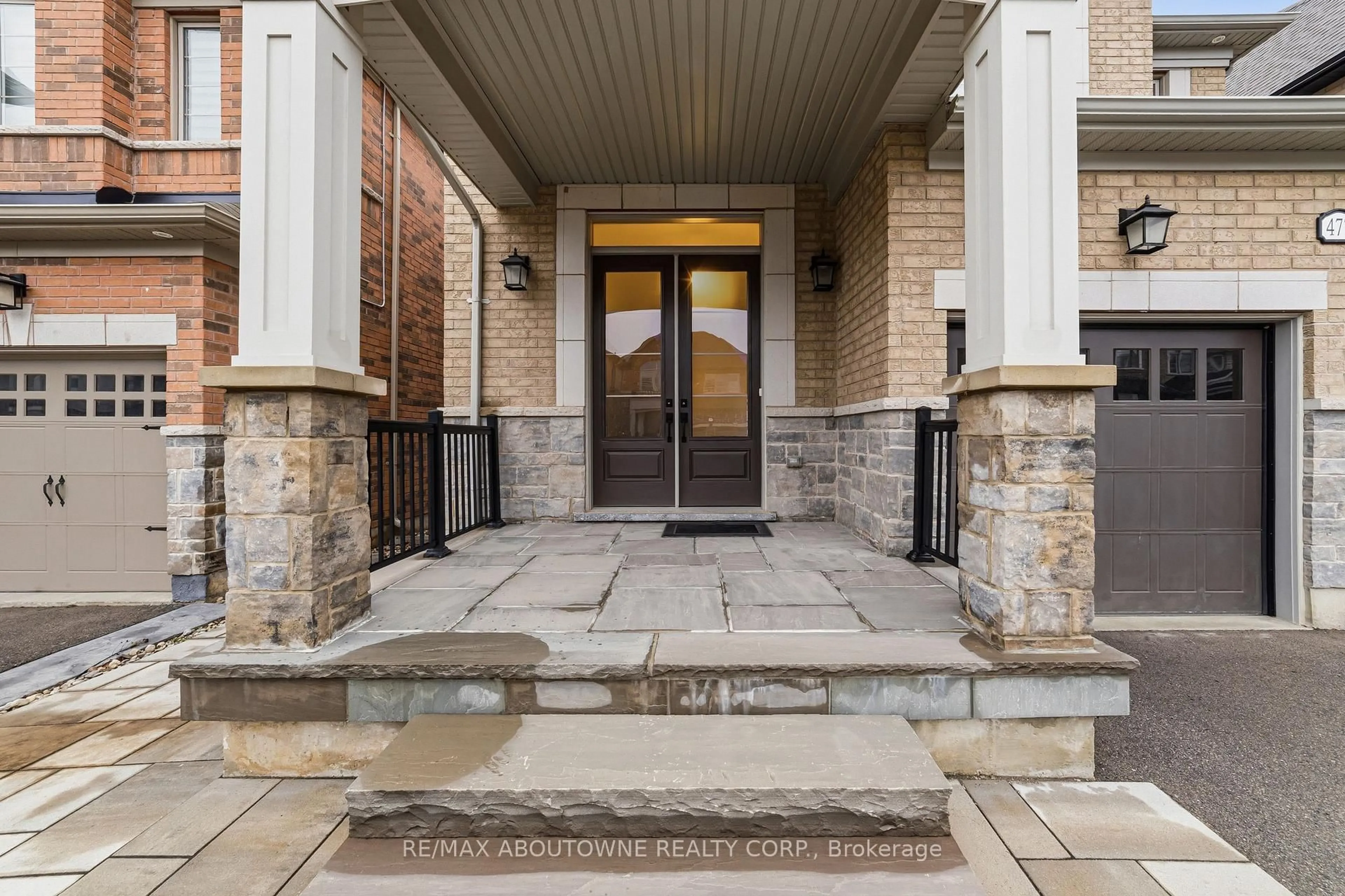 Indoor entryway for 477 Parent Pl, Milton Ontario L9E 1L2