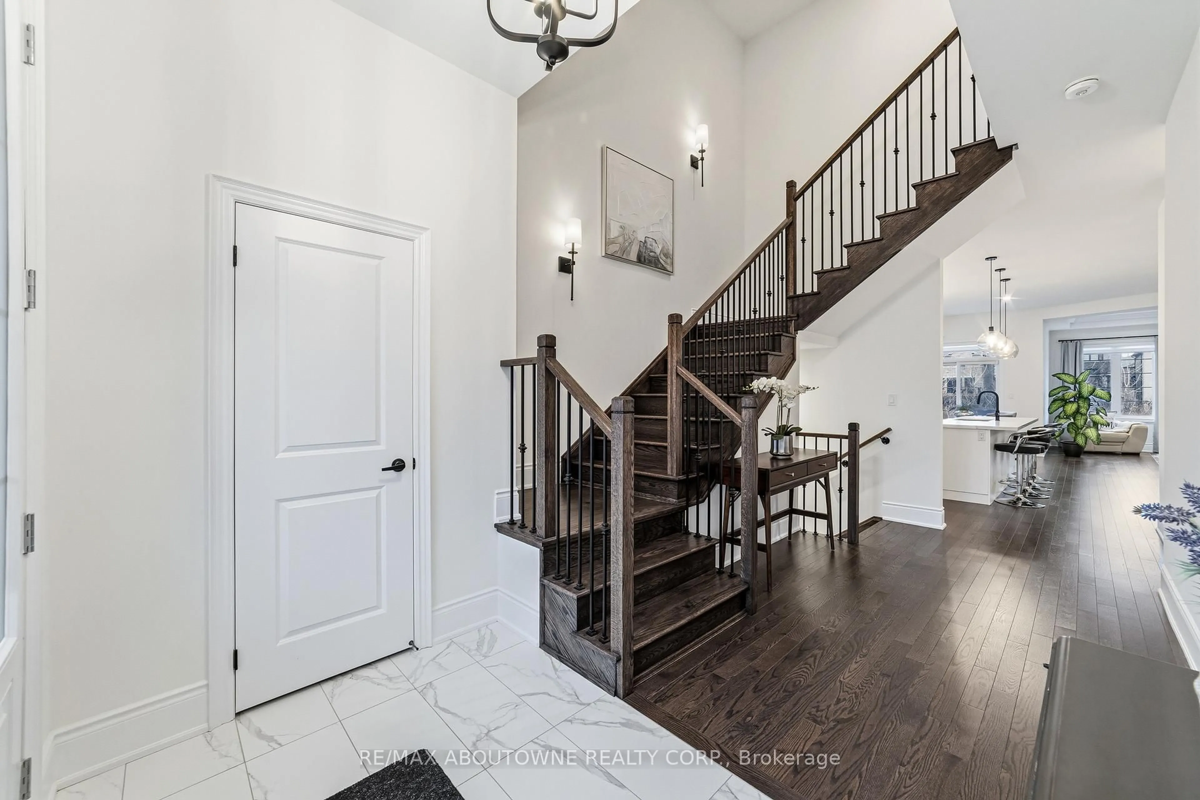 Indoor entryway for 477 Parent Pl, Milton Ontario L9E 1L2