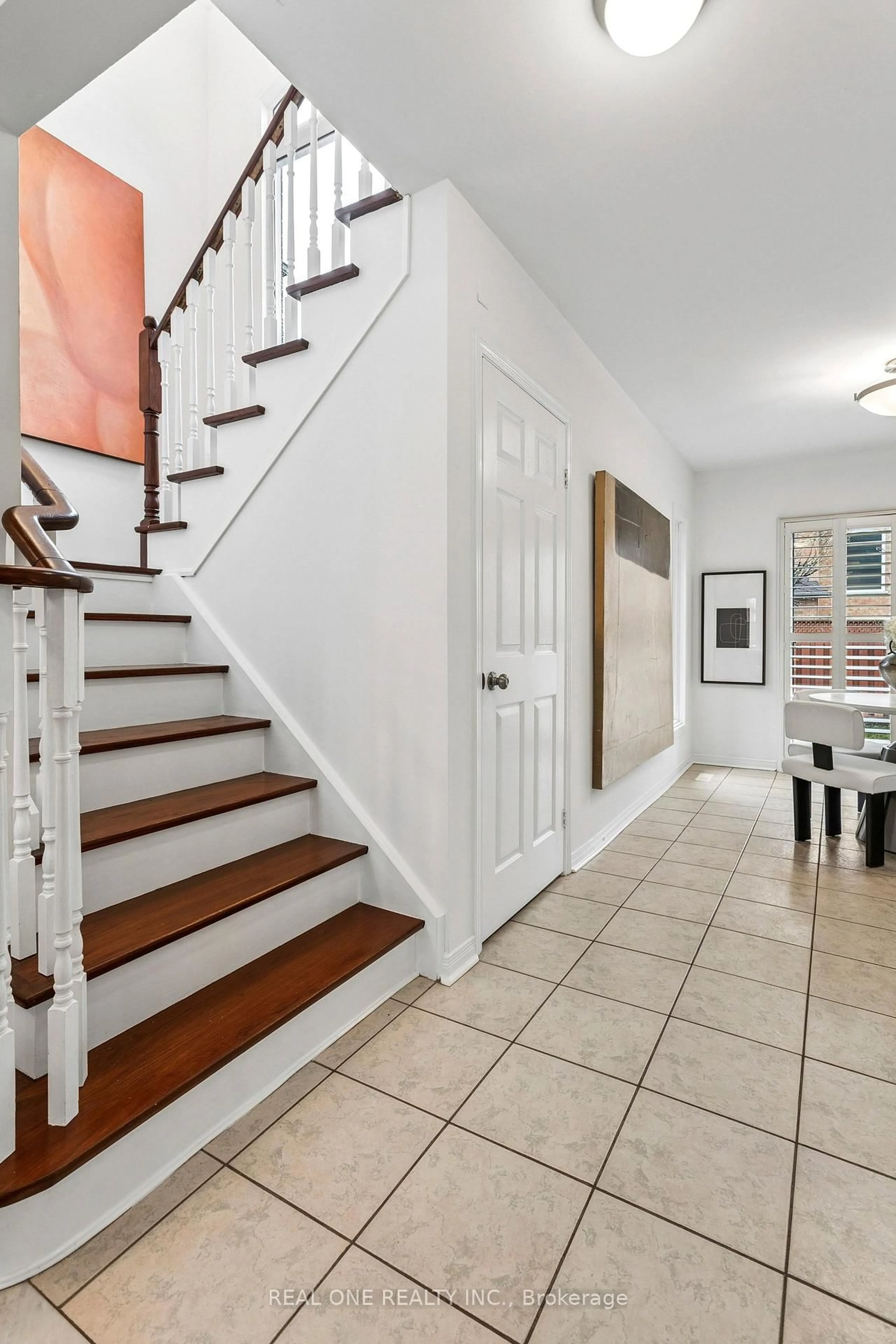 Indoor entryway for 2262 Pell Cres, Oakville Ontario L6M 3T6