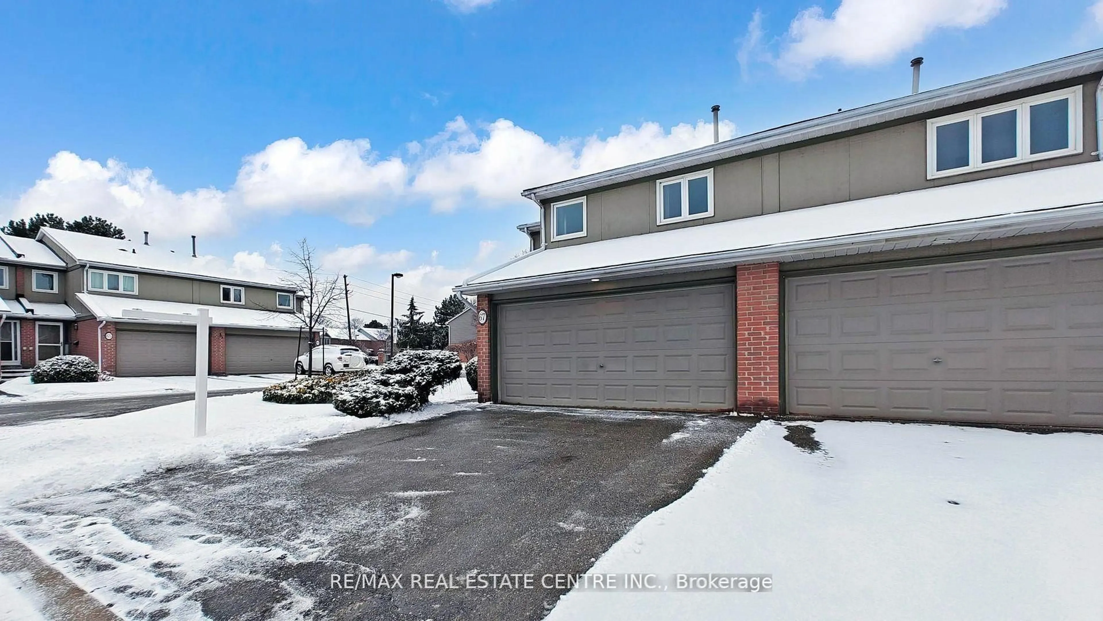 Indoor garage for 3079 Fifth Line #67, Mississauga Ontario L5L 3T1