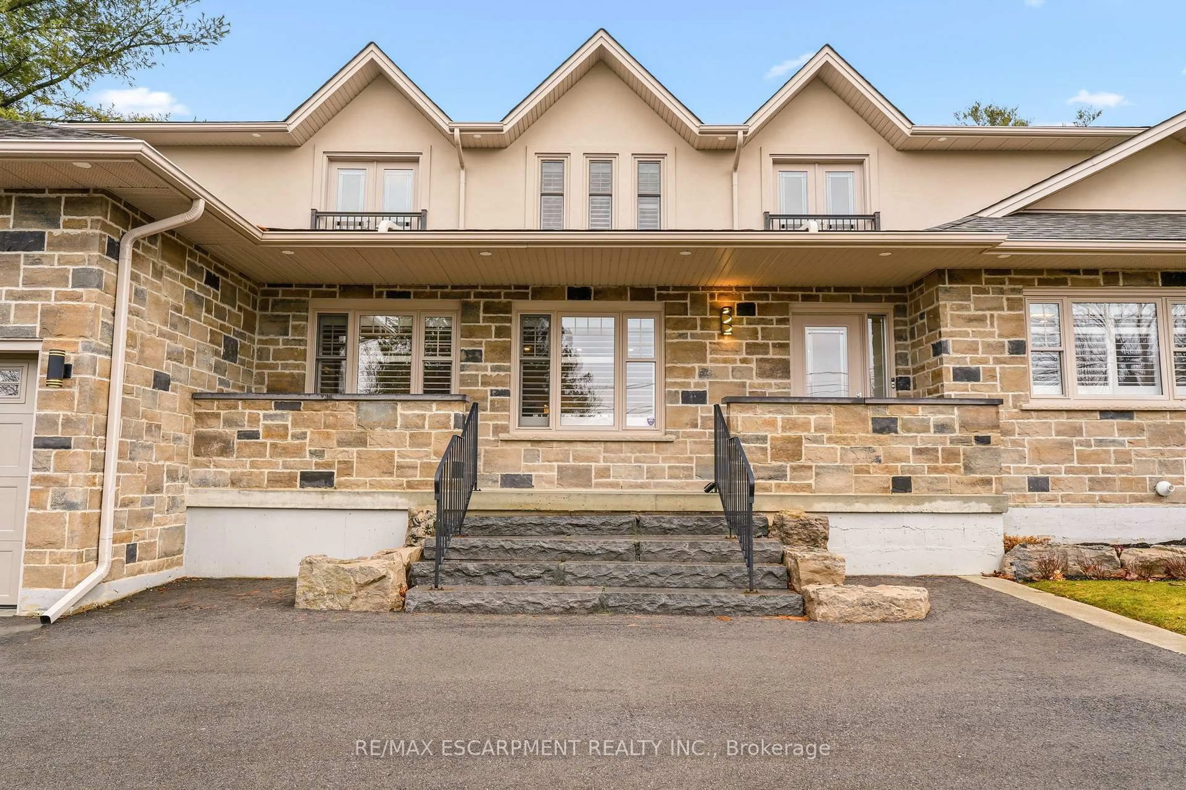 Home with brick exterior material, unknown for 1354 No 1 Side Rd, Burlington Ontario L7P 0R9