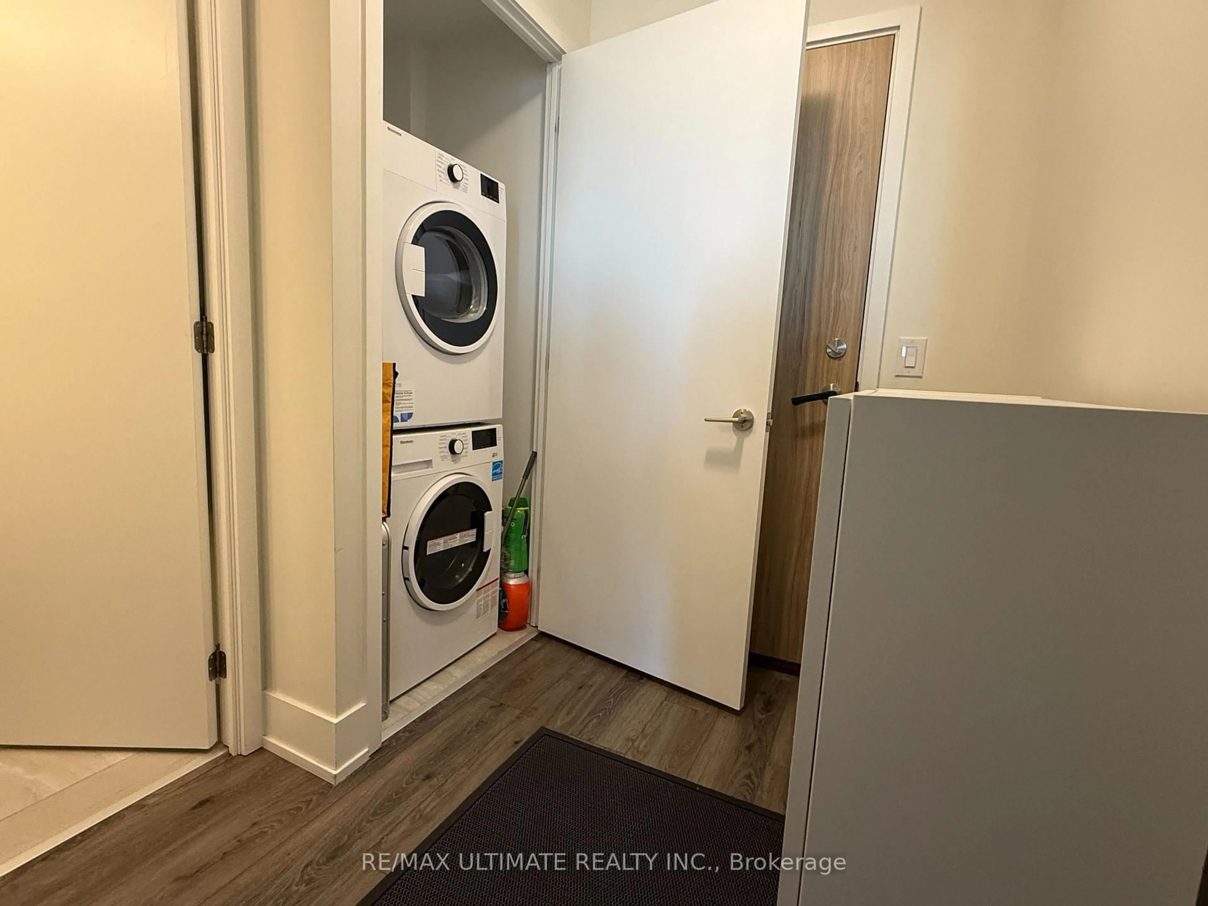 Laundry room for 3100 Keele St #1111, Toronto Ontario M3M 0E1