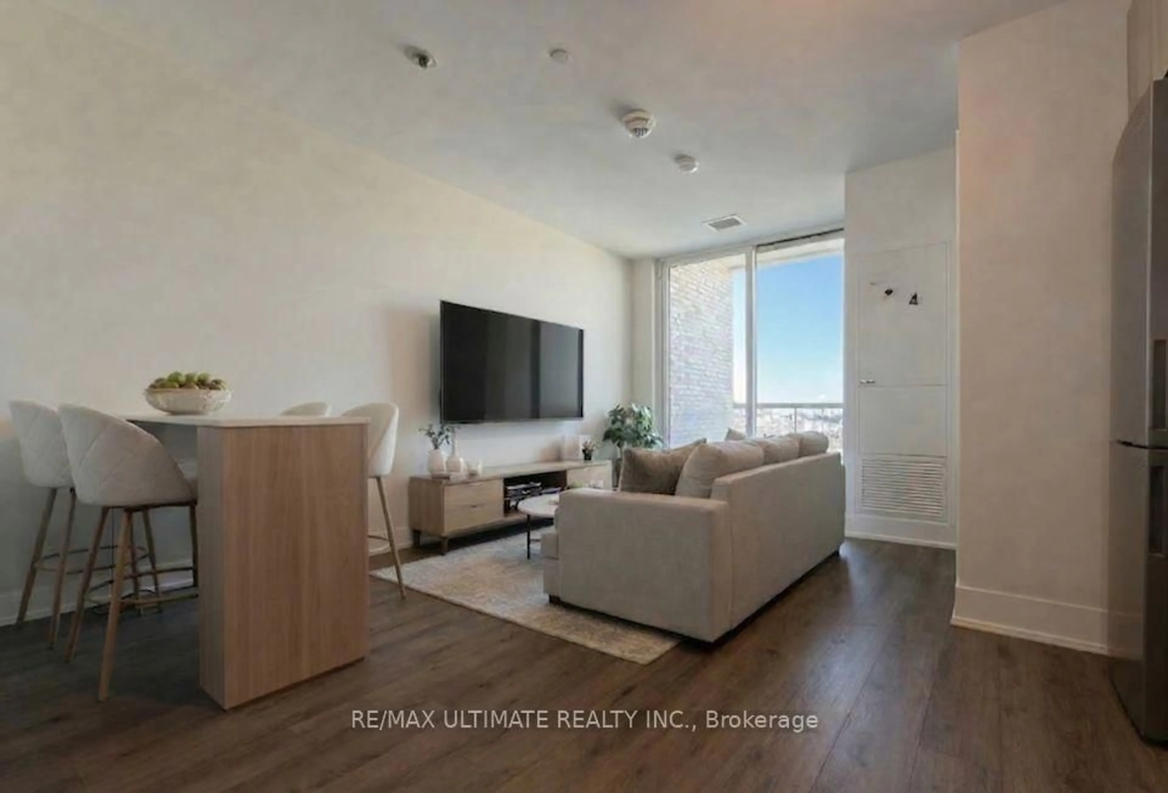 Living room with furniture, unknown for 3100 Keele St #1111, Toronto Ontario M3M 0E1