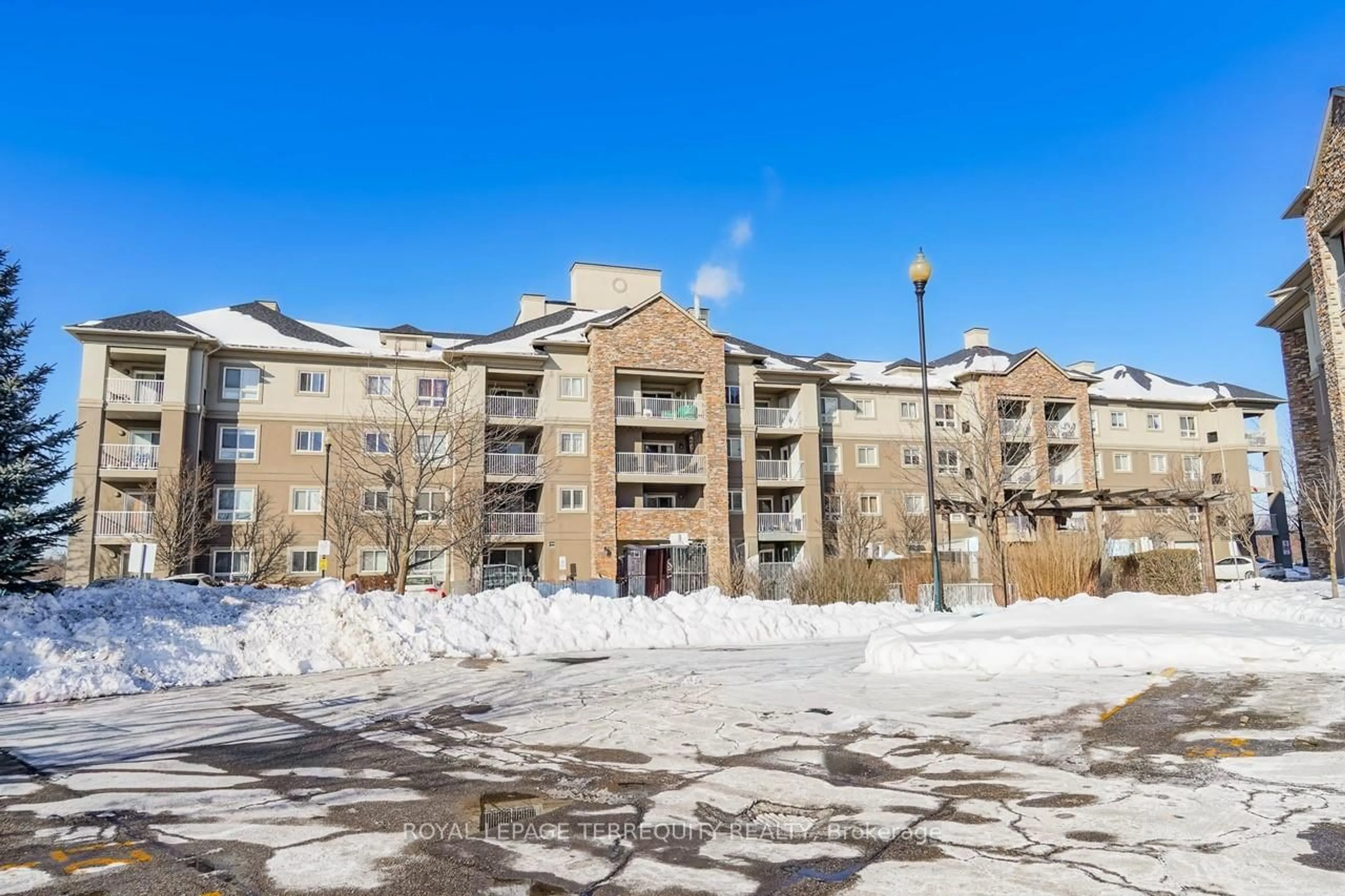 Patio, unknown for 6 Dayspring Circ #2405, Brampton Ontario L6P 2Z6