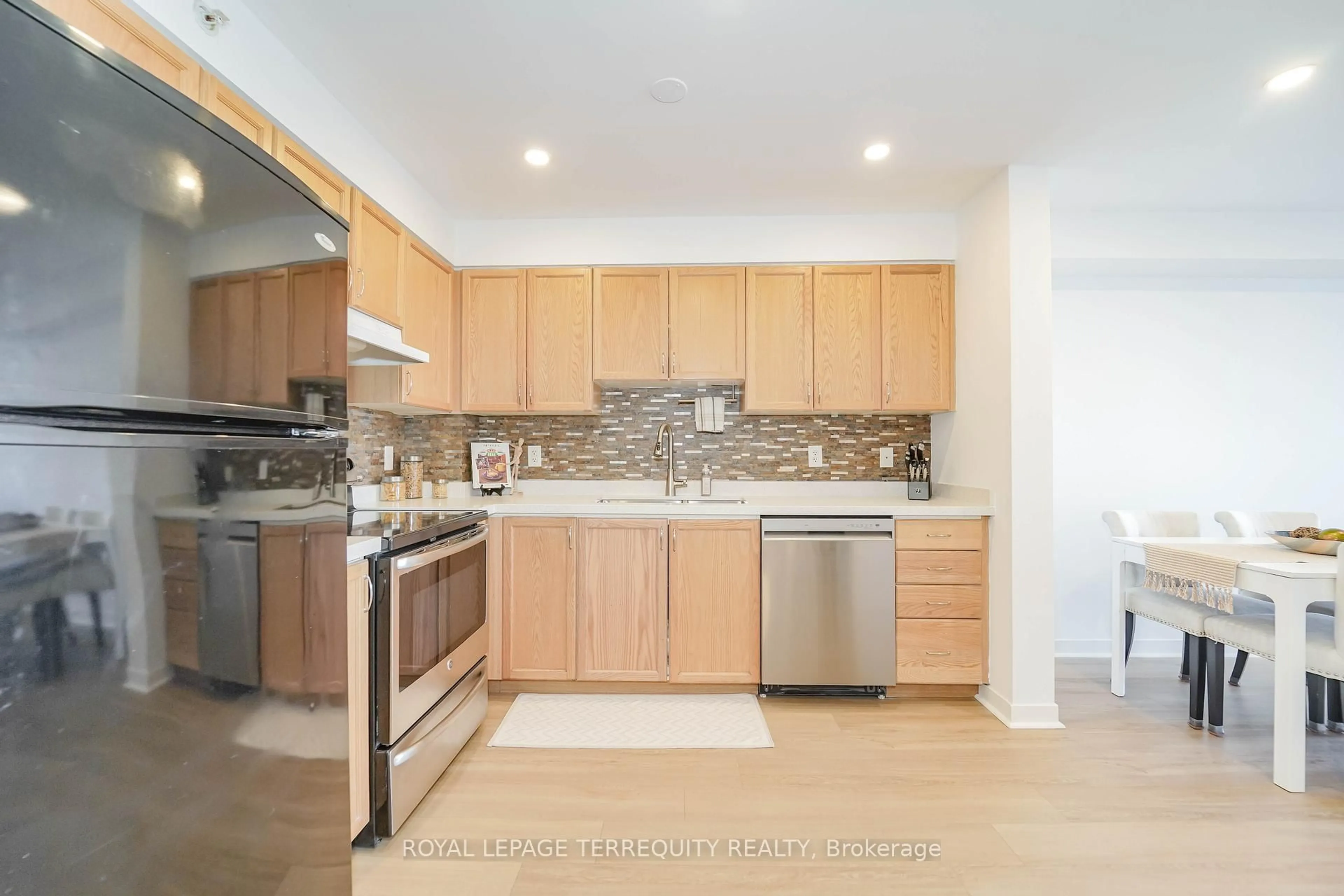 Unknown for 6 Dayspring Circ #2405, Brampton Ontario L6P 2Z6