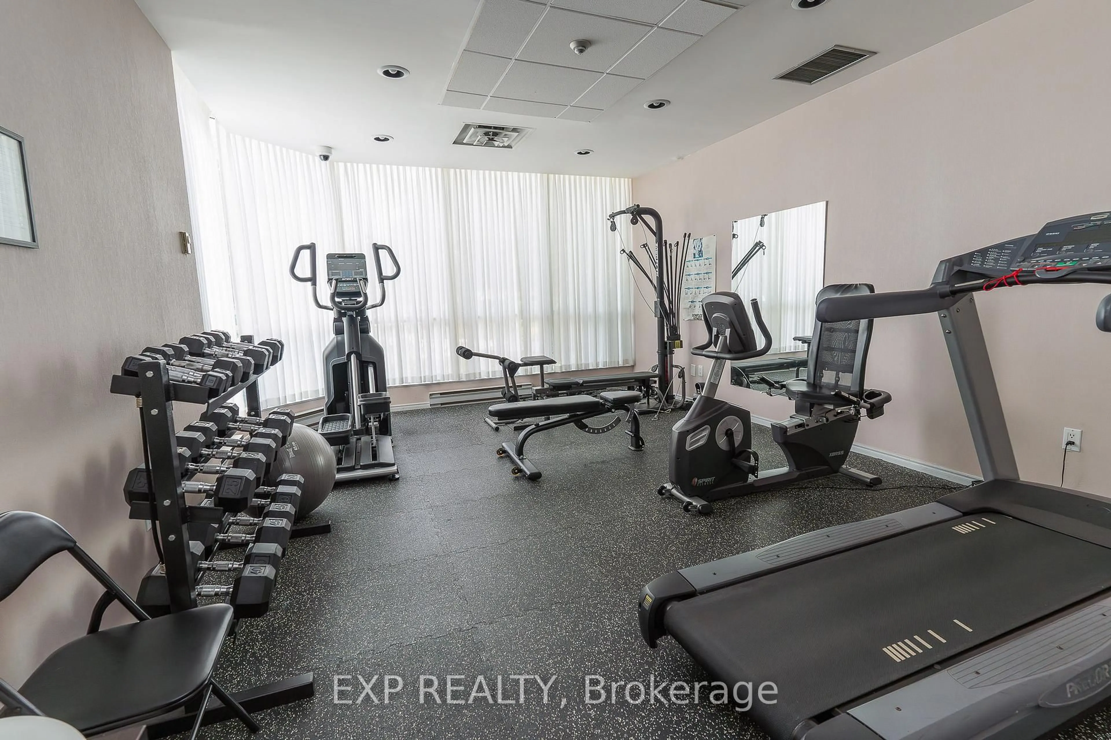 Gym or fitness room for 1500 Grazia Crt #8, Mississauga Ontario L4W 4Z9