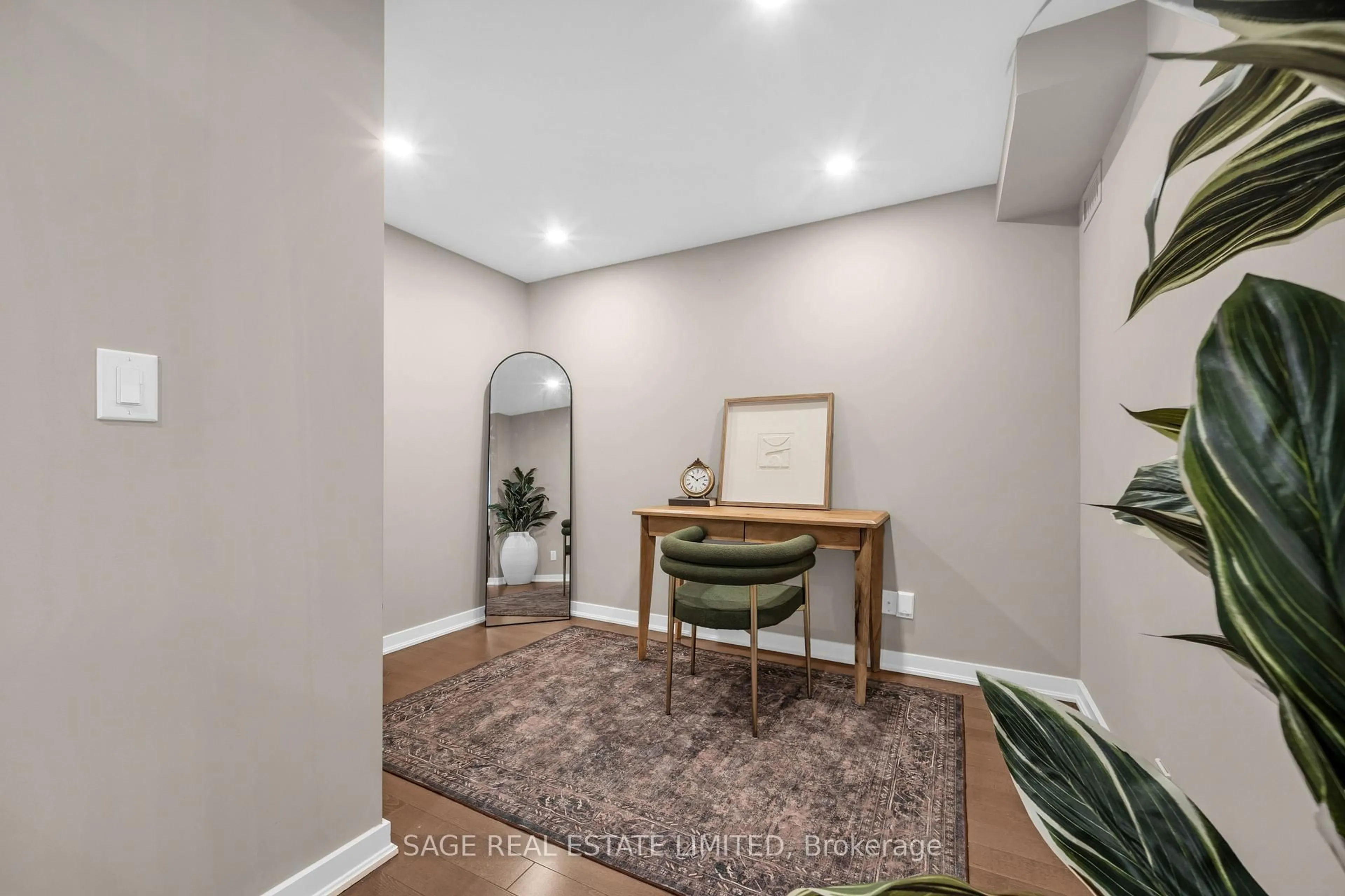 Indoor foyer for 2 Fieldway Rd #803, Toronto Ontario M8Z 0B9