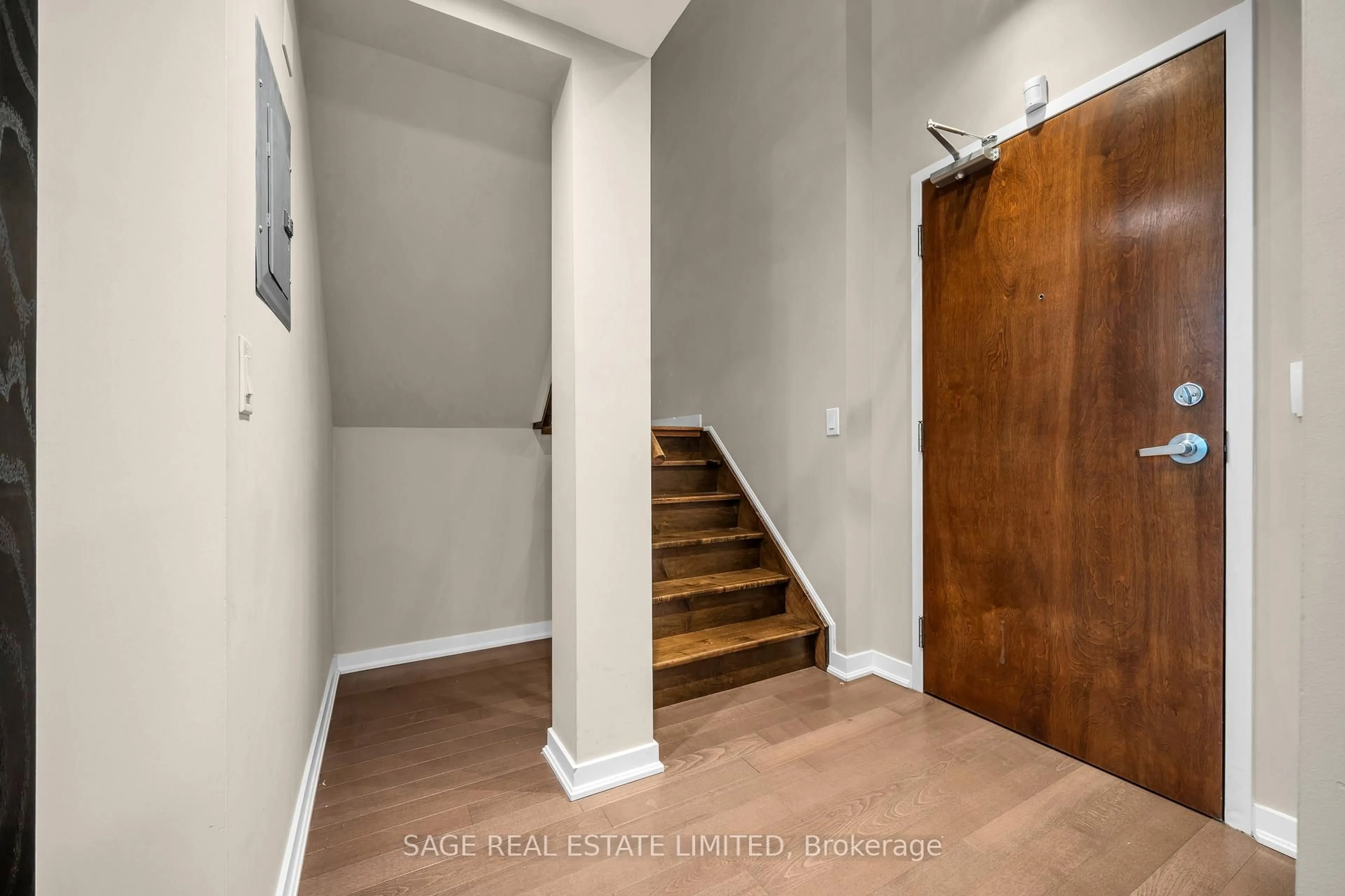 Indoor entryway for 2 Fieldway Rd #803, Toronto Ontario M8Z 0B9